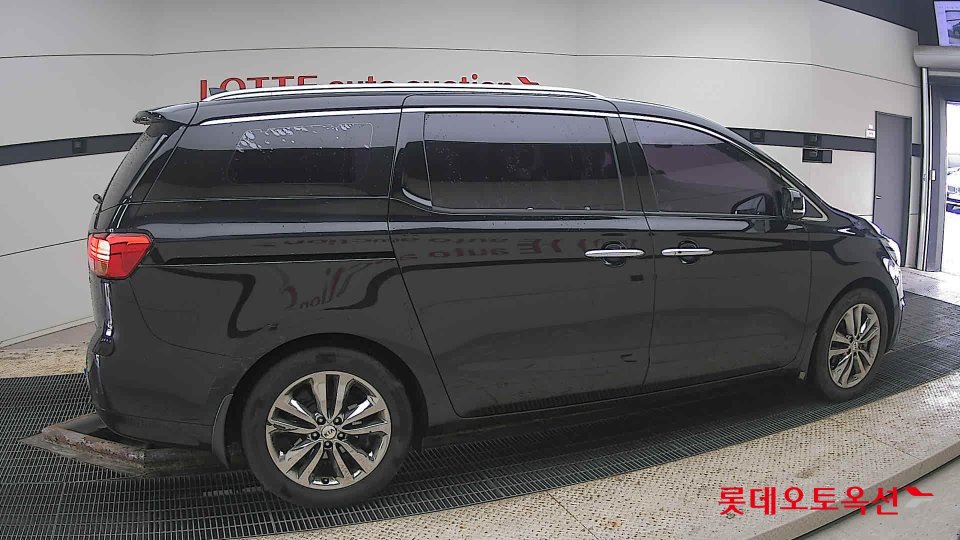 2016 - Kia CARNIVAL