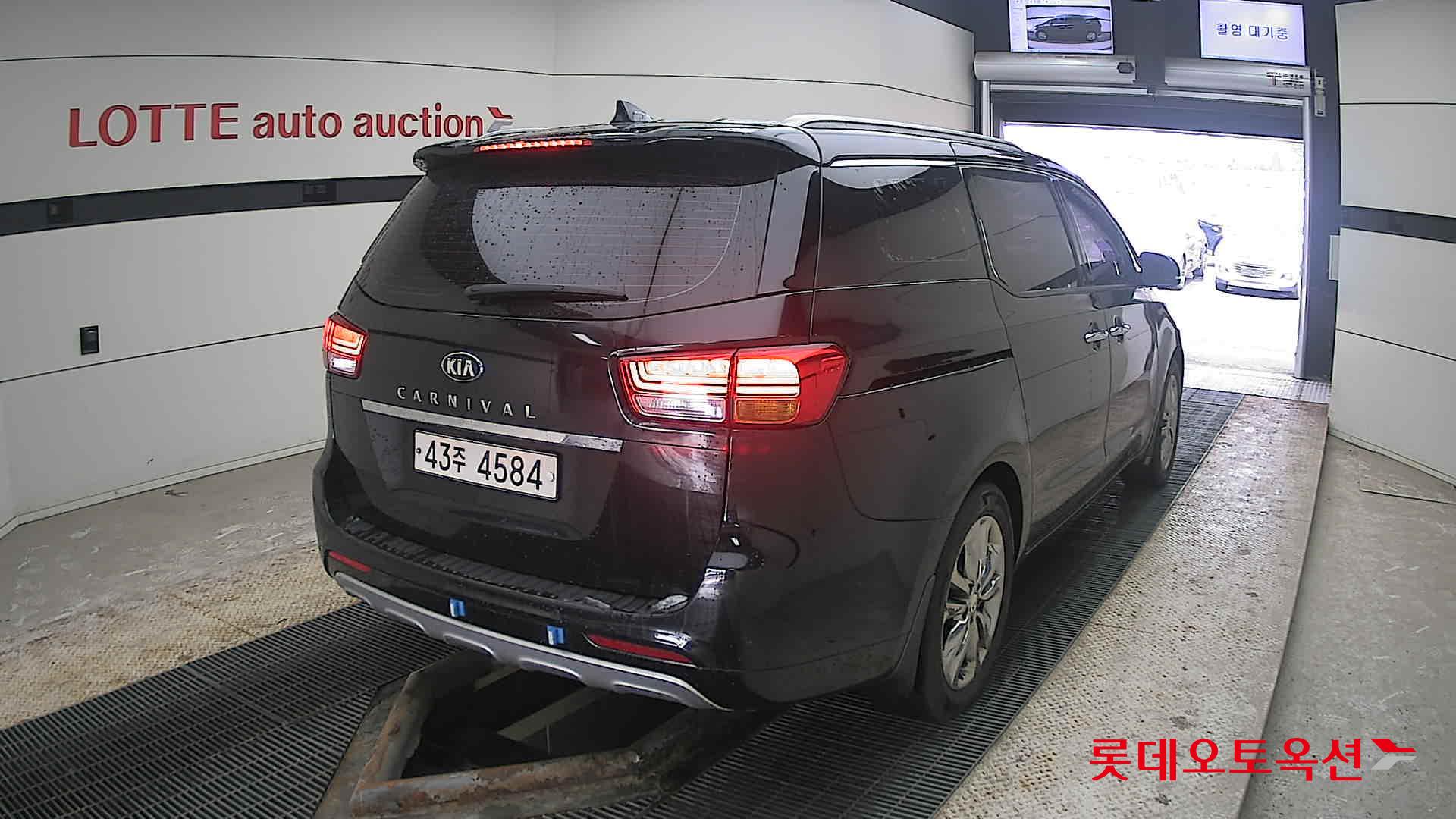 2016 - Kia CARNIVAL