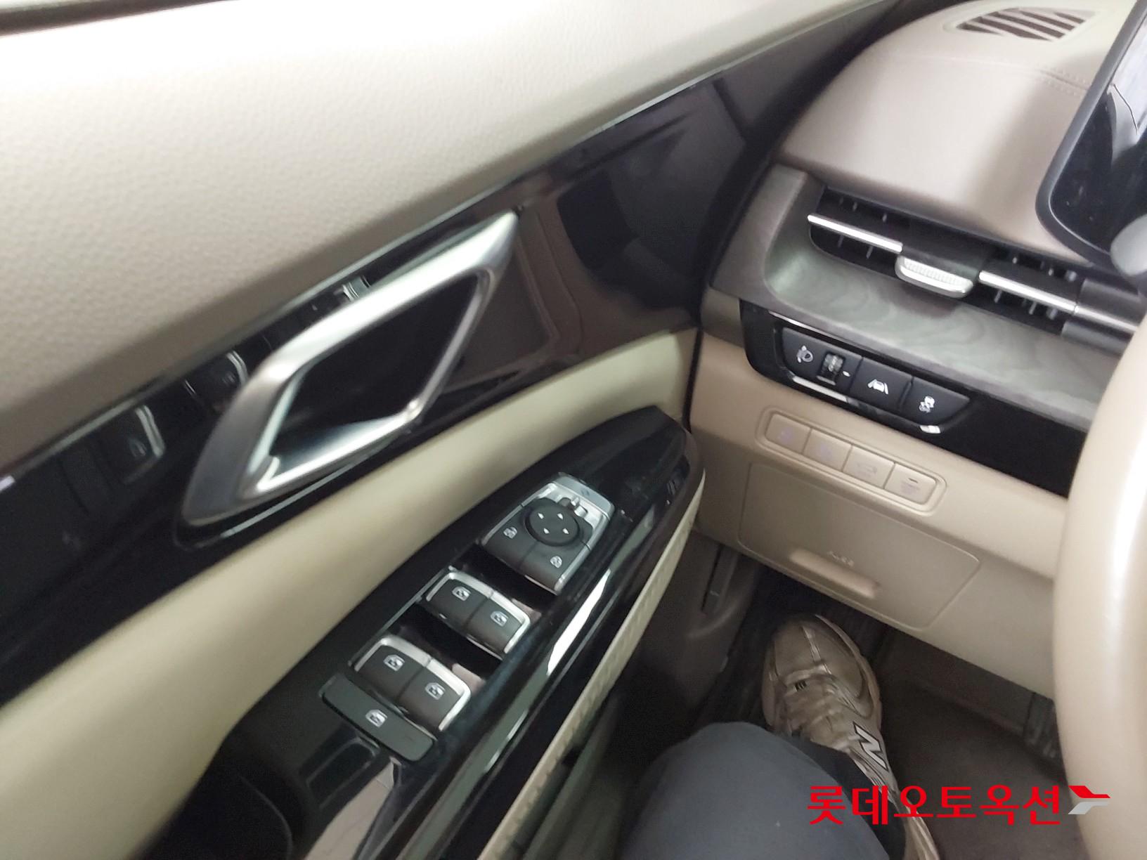 Kia Carnival 2021 - Image 29