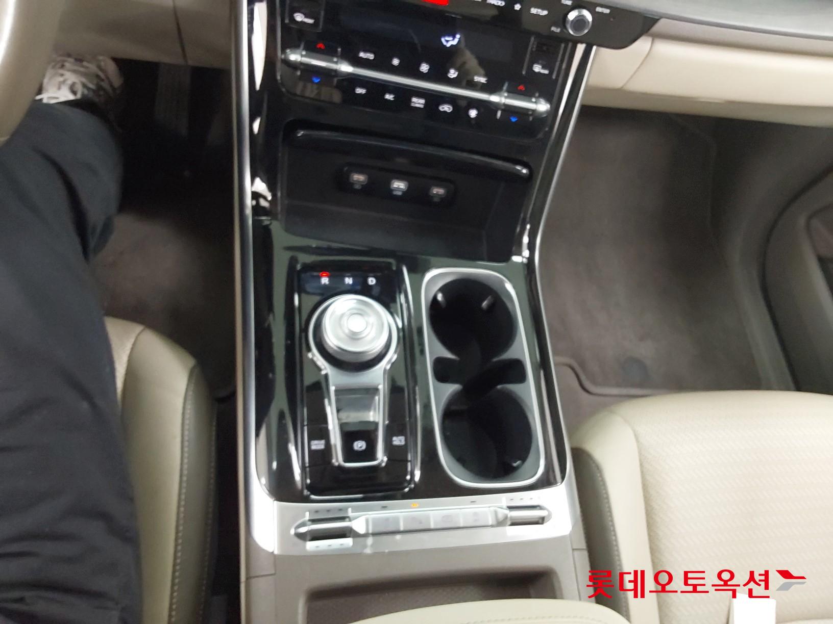 Kia Carnival 2021 - Image 35