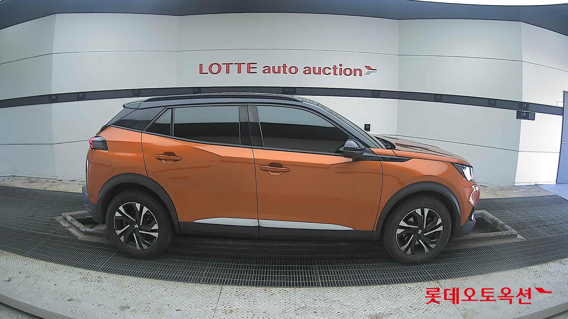 2021 - Peugeot E-2008