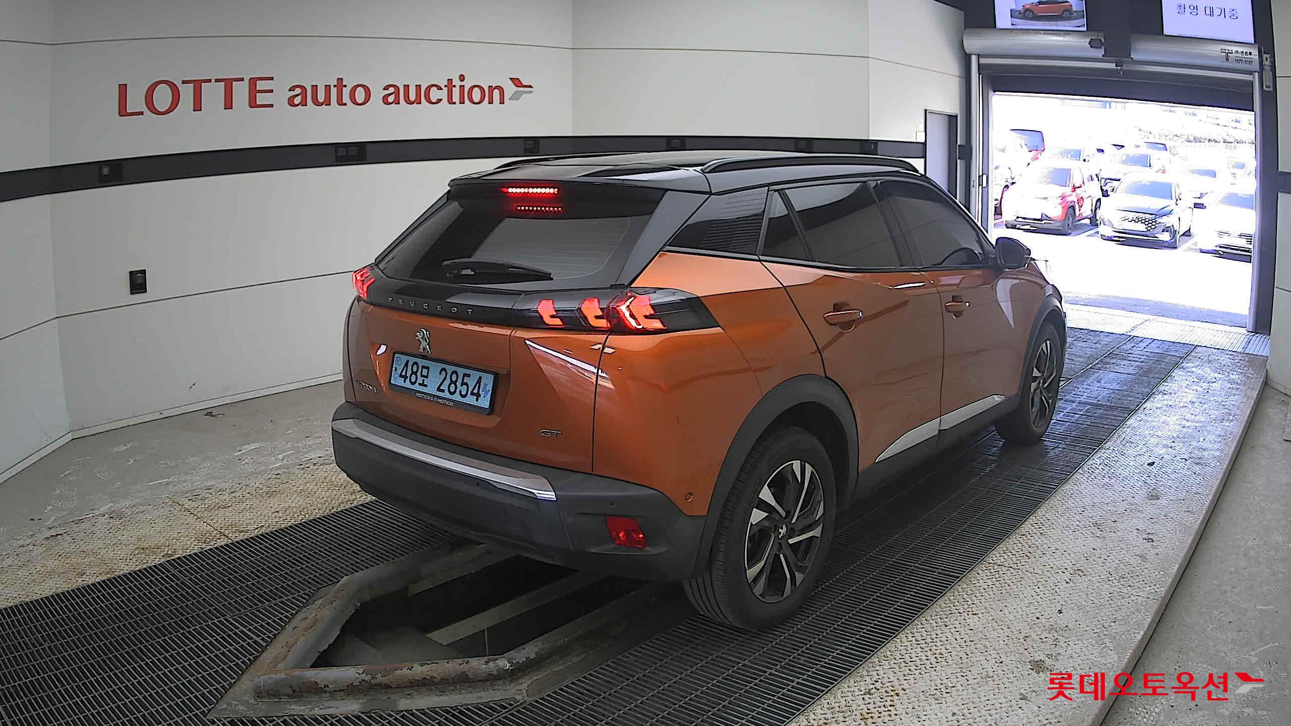 2021 - Peugeot E-2008