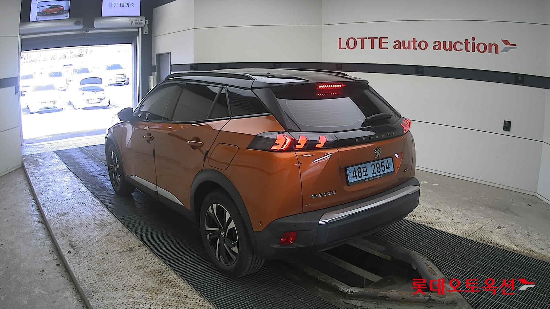 2021 - Peugeot E-2008