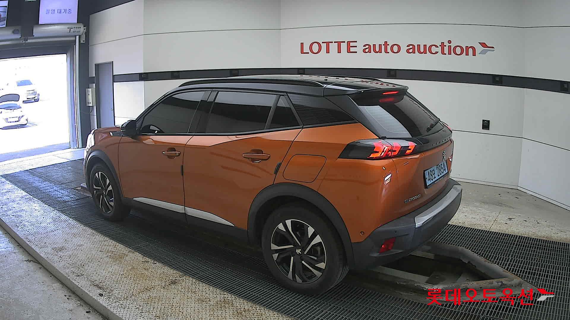 2021 - Peugeot E-2008