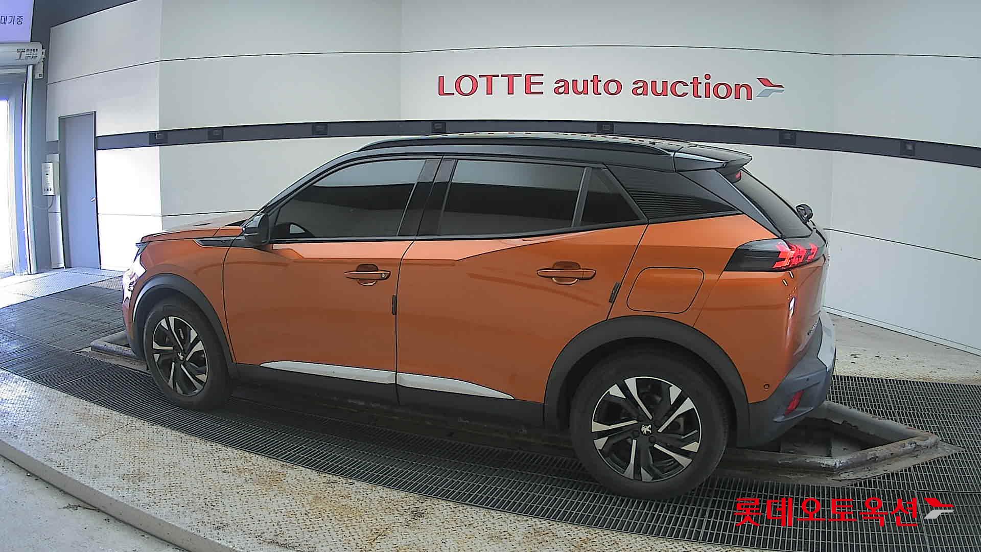 2021 - Peugeot E-2008