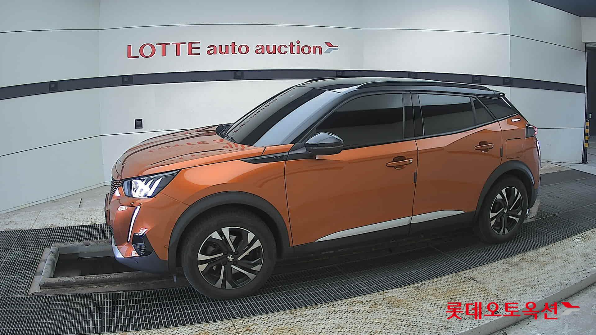 2021 - Peugeot E-2008