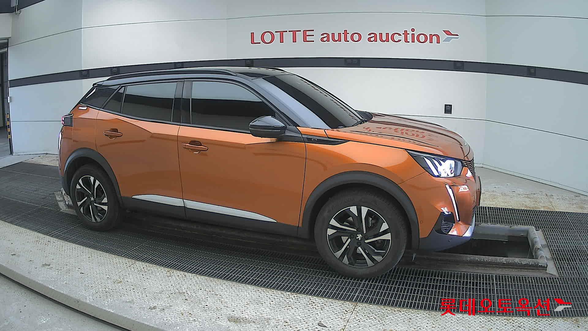 2021 - Peugeot E-2008