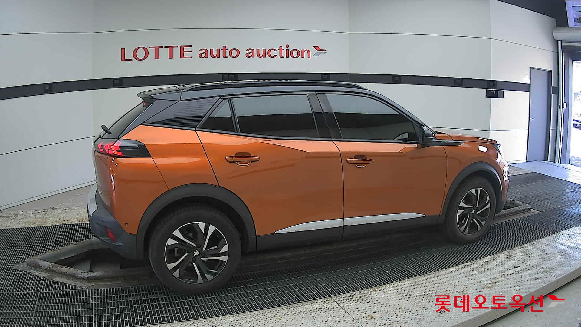 2021 - Peugeot E-2008