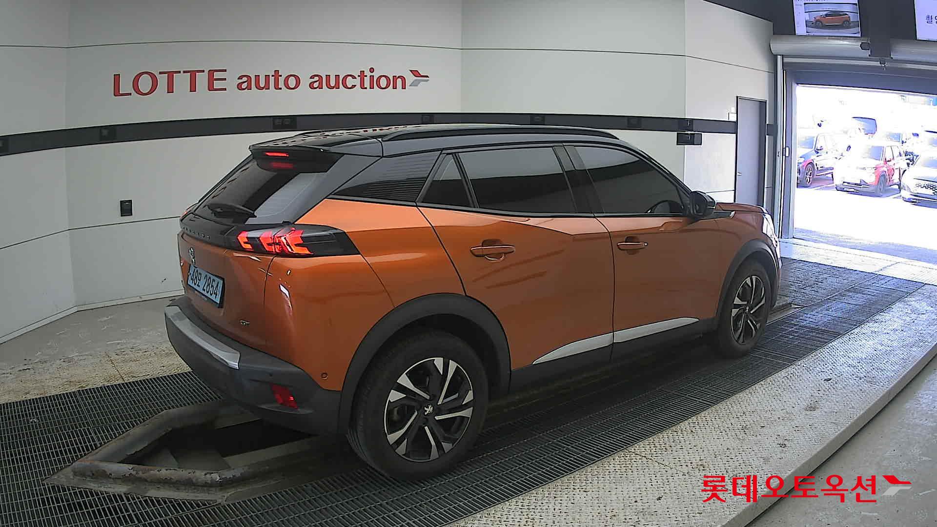 2021 - Peugeot E-2008