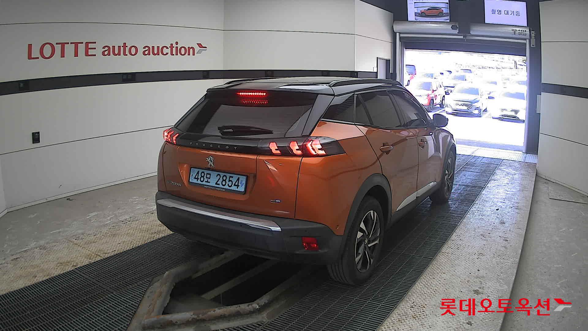 2021 - Peugeot E-2008