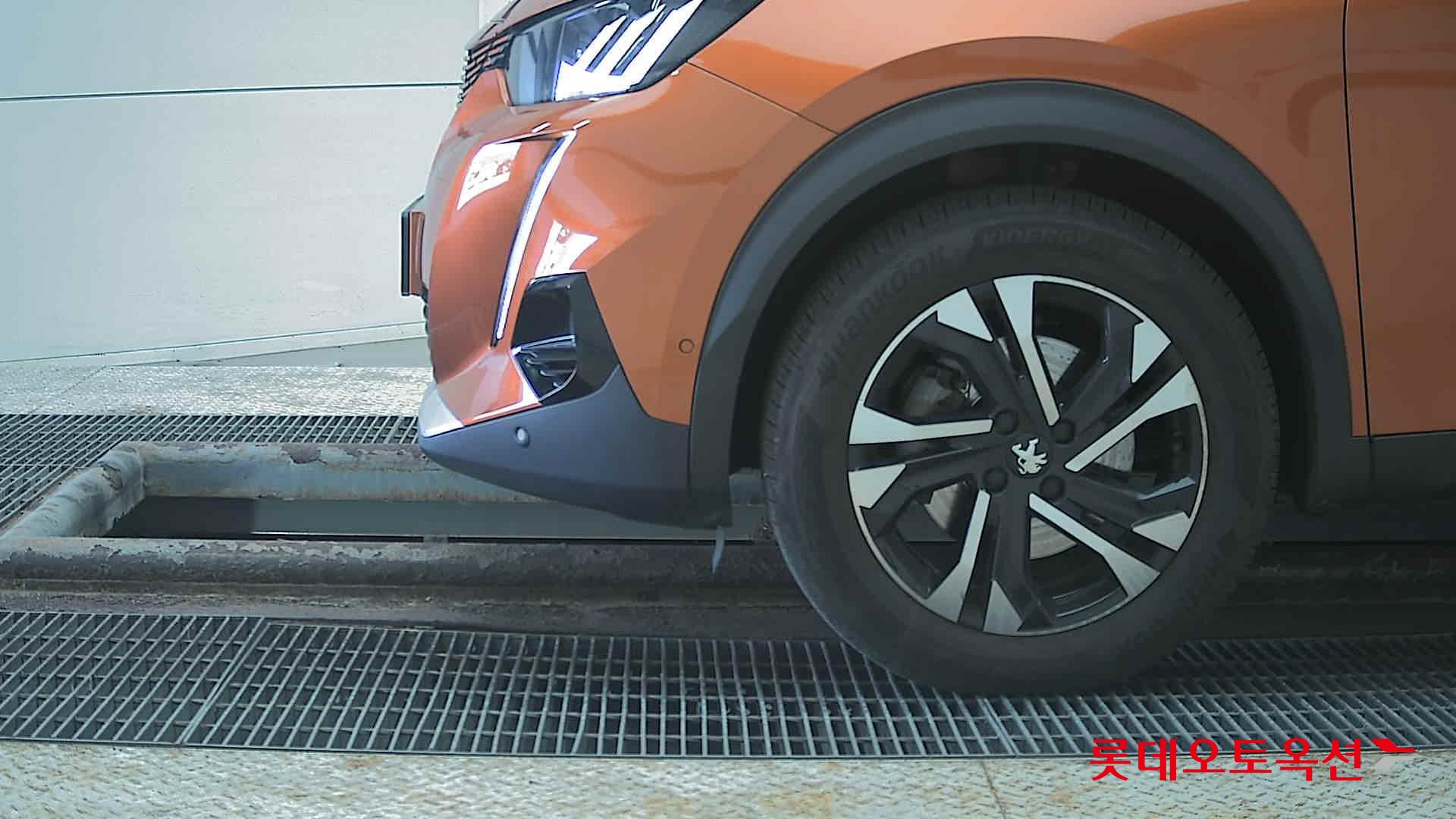 2021 - Peugeot E-2008