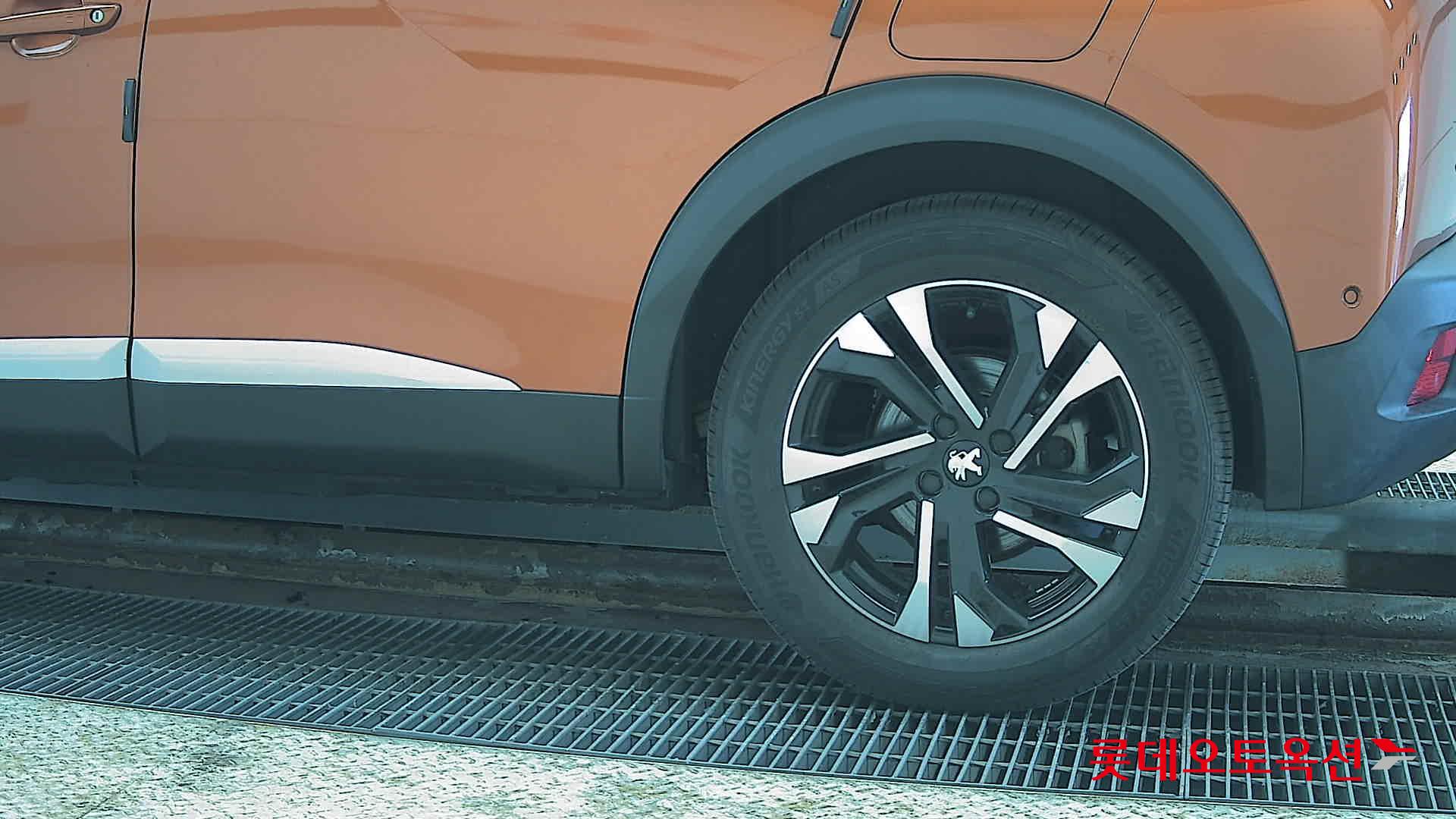 2021 - Peugeot E-2008