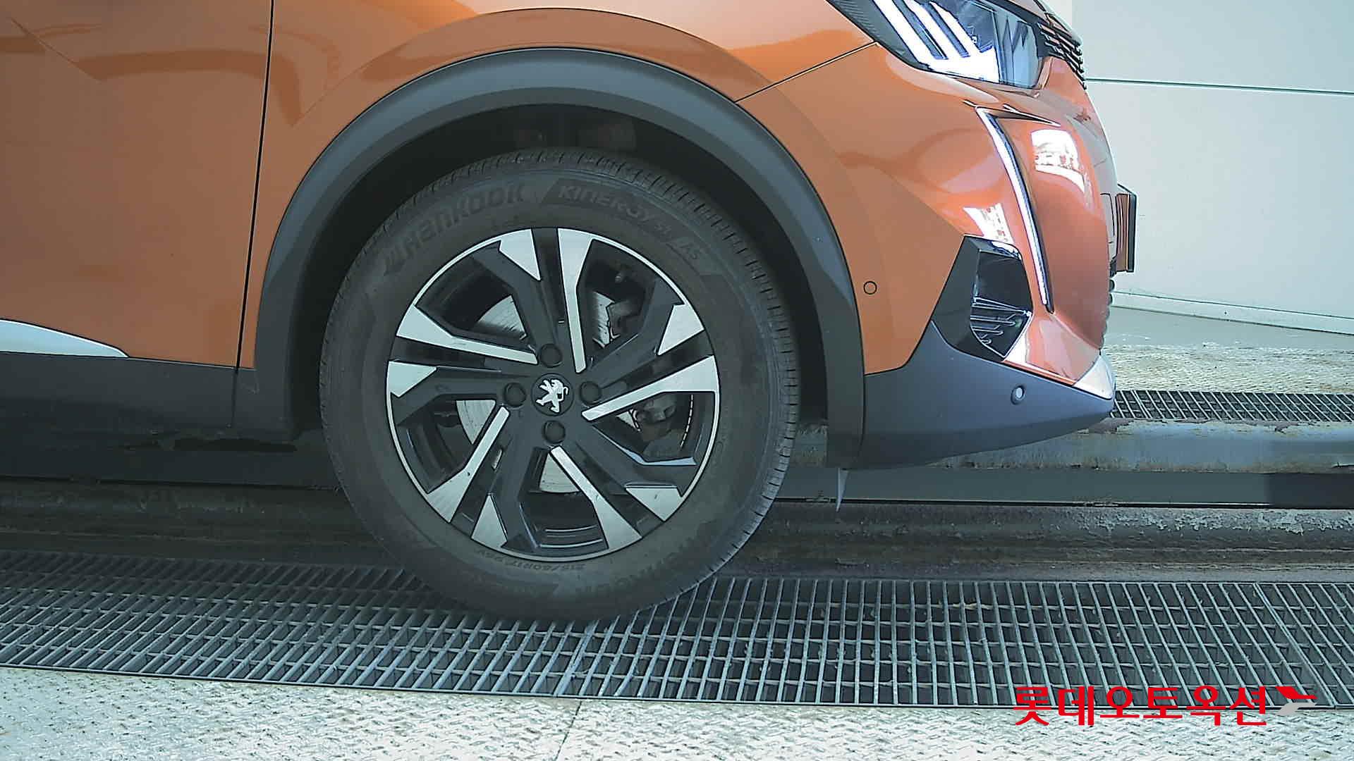 2021 - Peugeot E-2008