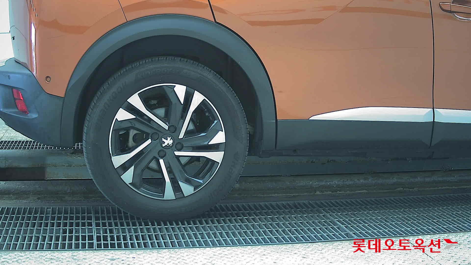 2021 - Peugeot E-2008