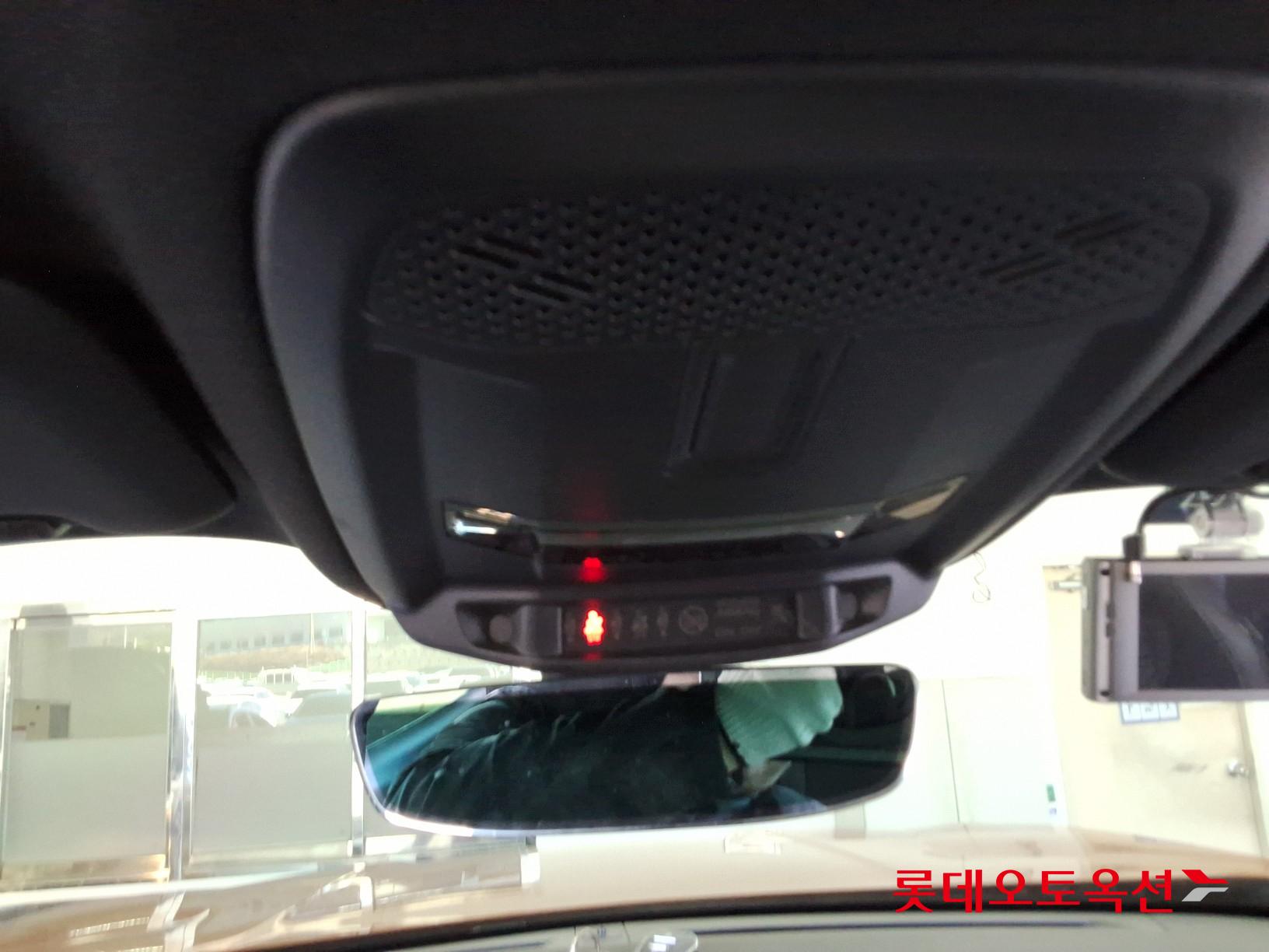 2021 - Peugeot E-2008