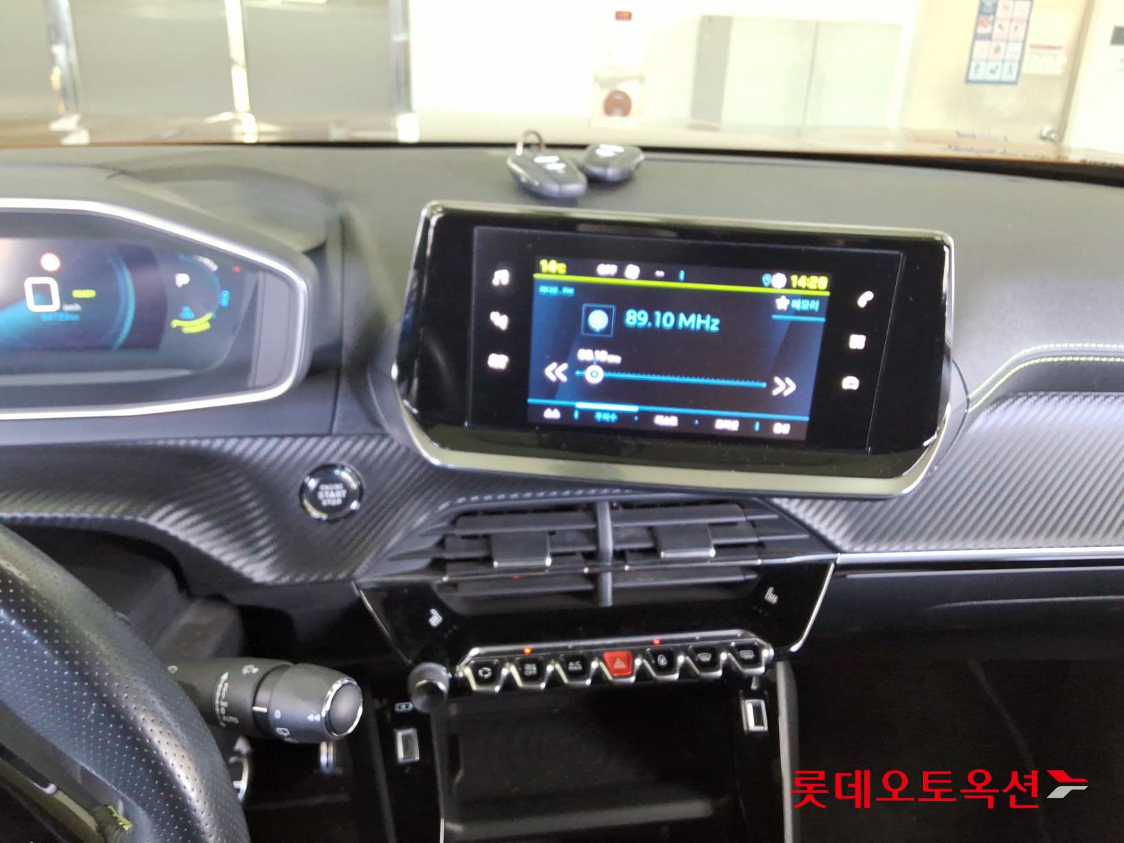 2021 - Peugeot E-2008