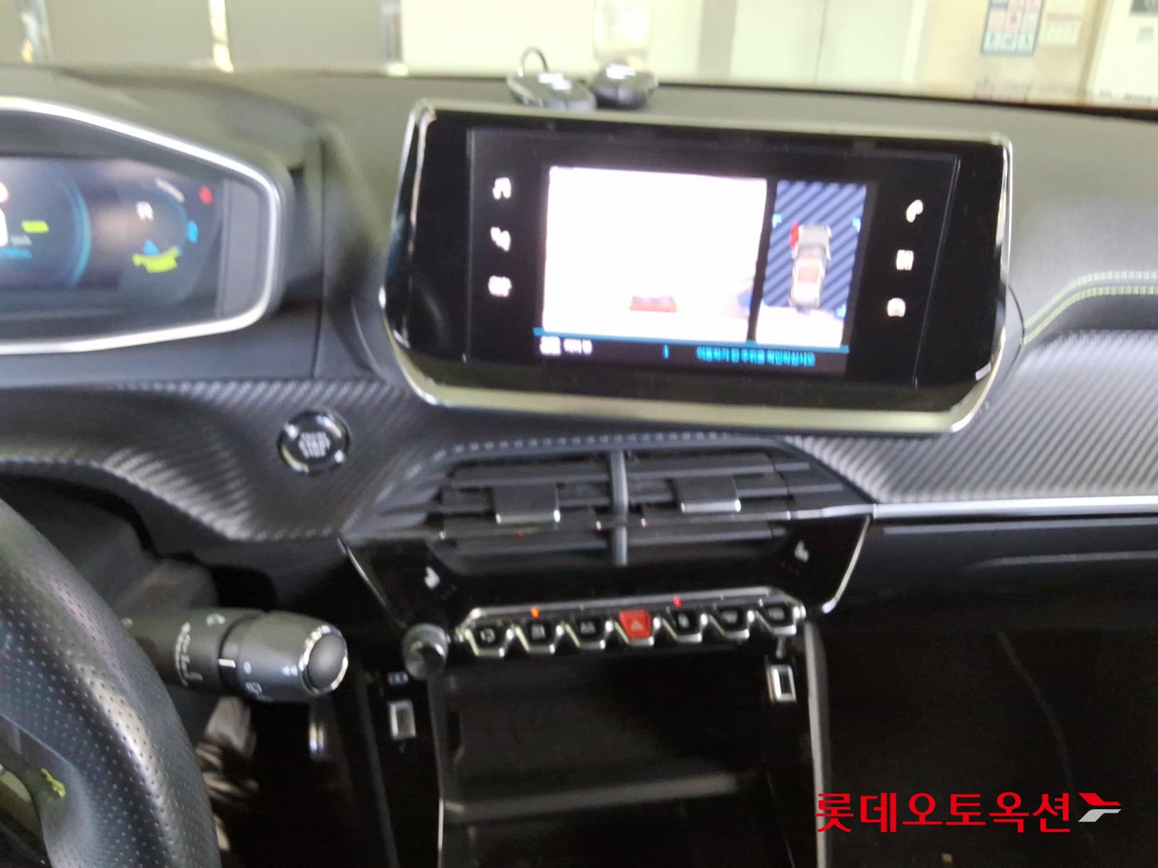 2021 - Peugeot E-2008