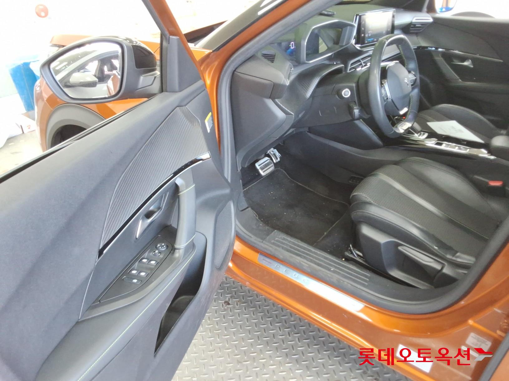 2021 - Peugeot E-2008