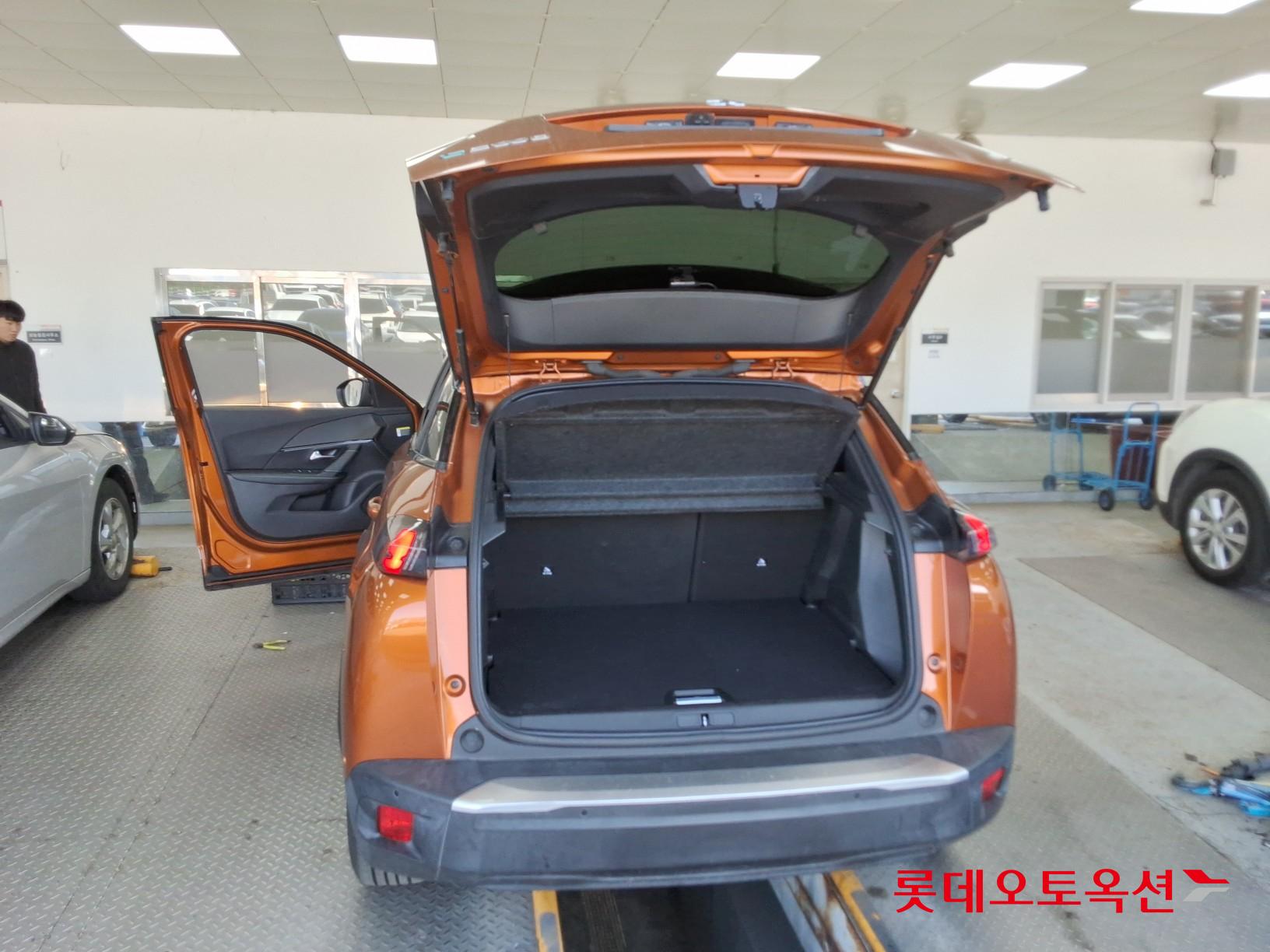 2021 - Peugeot E-2008