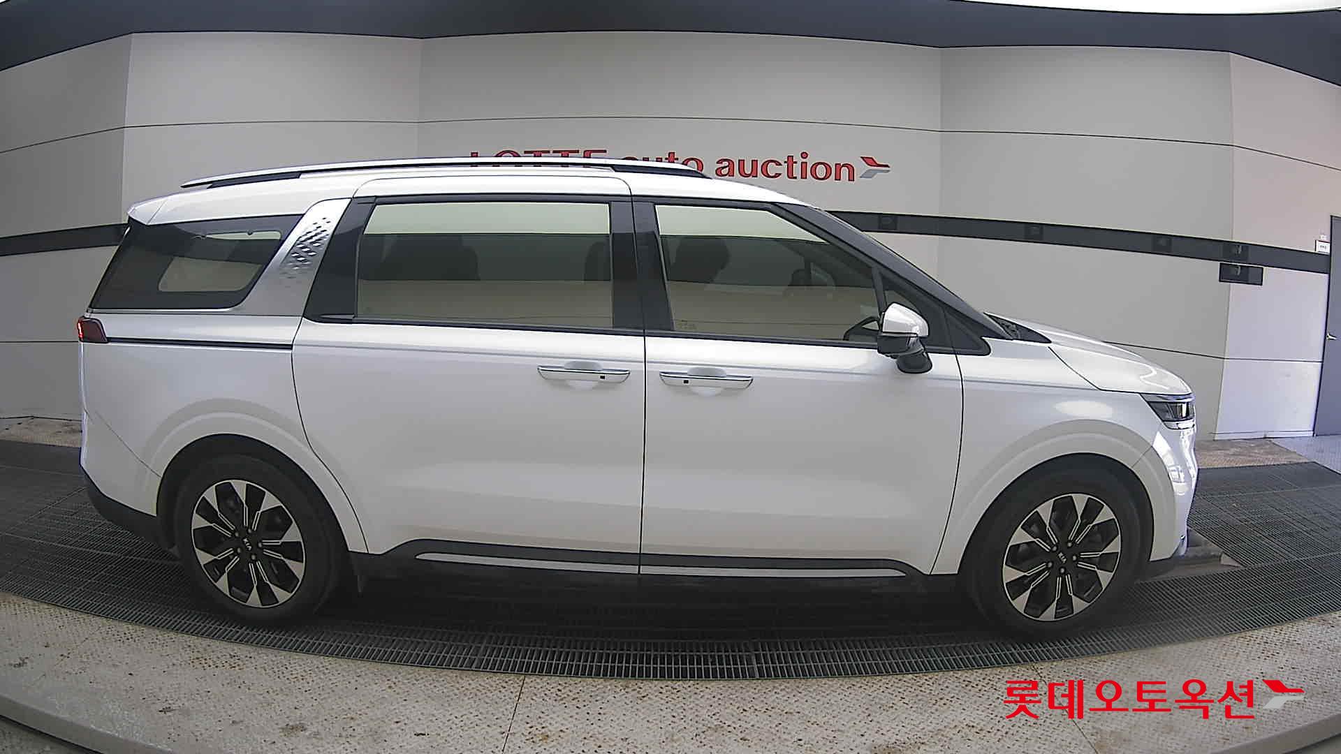 2021 - Kia CARNIVAL