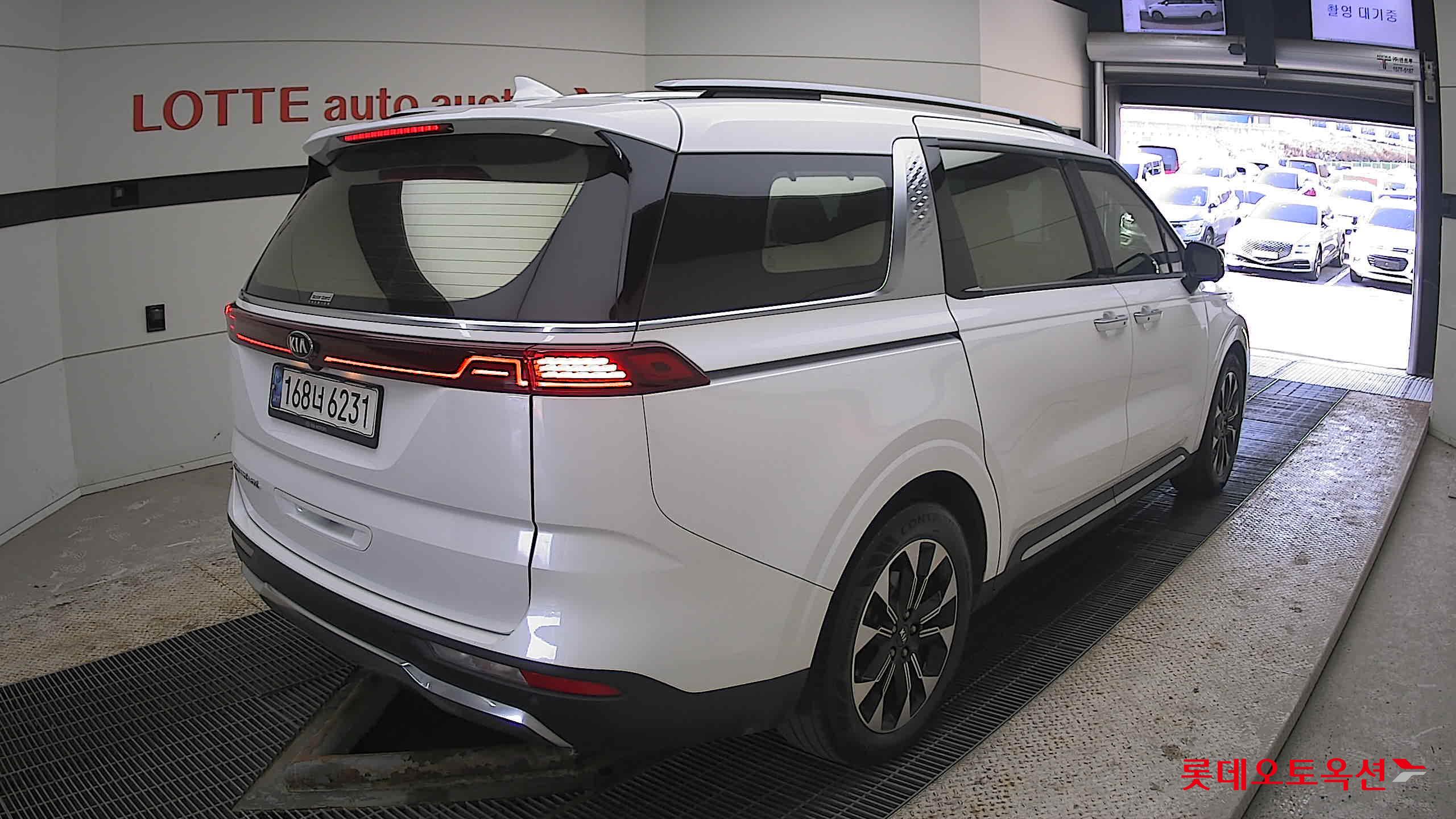 2021 - Kia CARNIVAL
