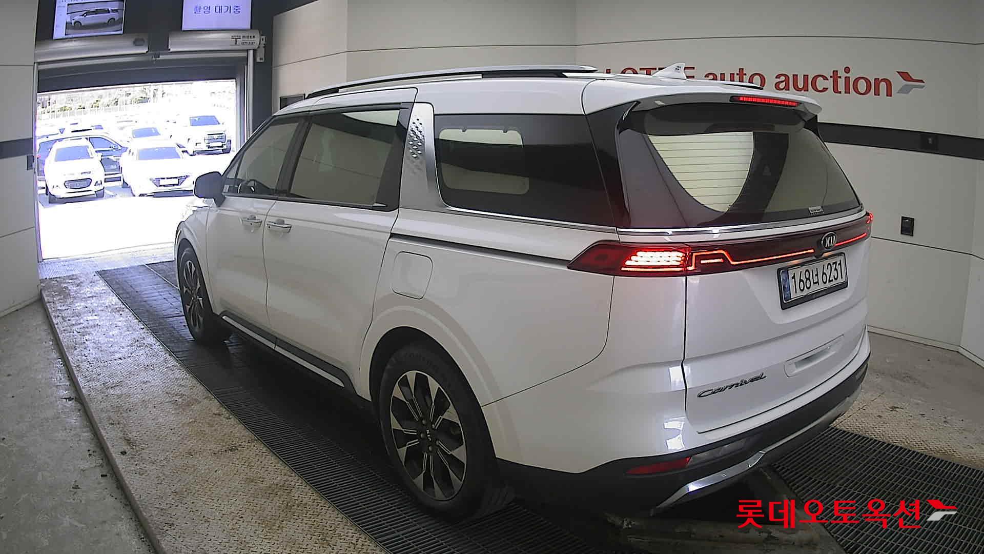 2021 - Kia CARNIVAL