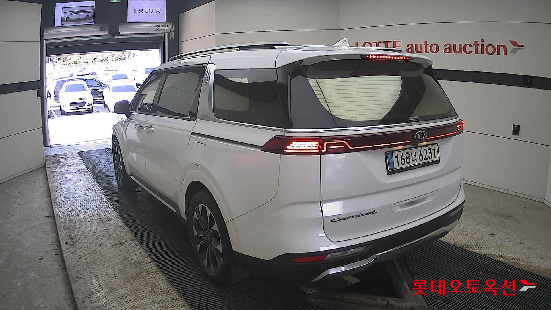2021 - Kia CARNIVAL