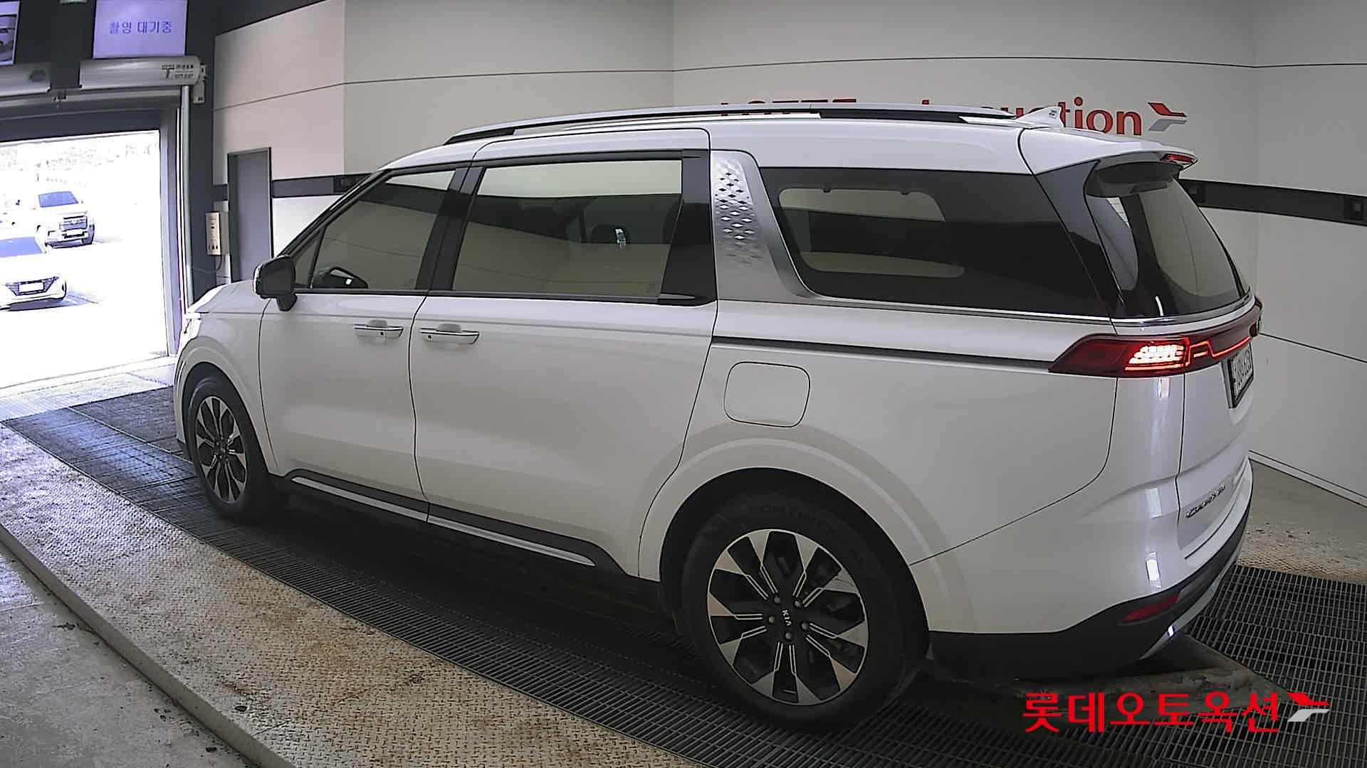 2021 - Kia CARNIVAL