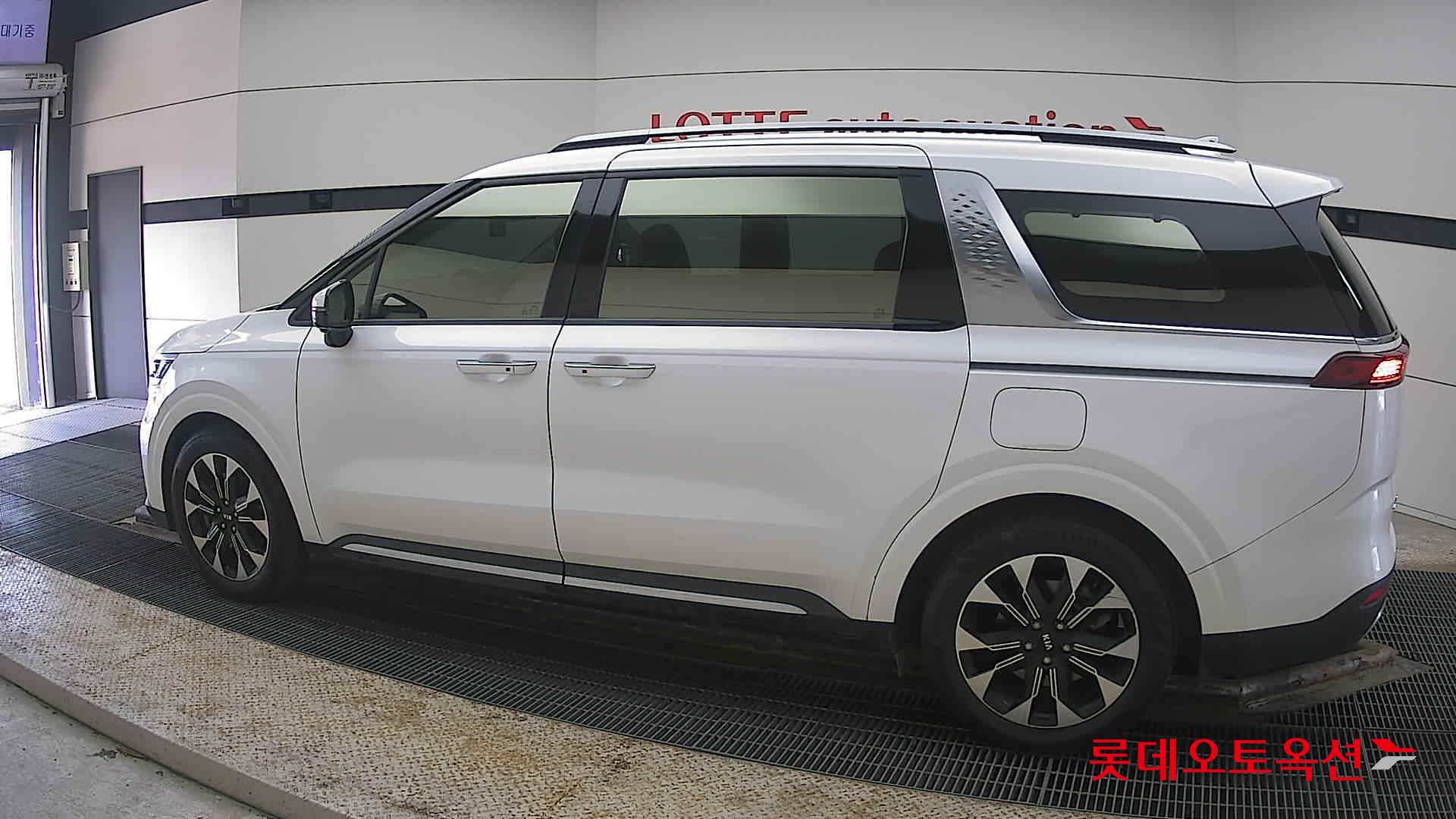 2021 - Kia CARNIVAL