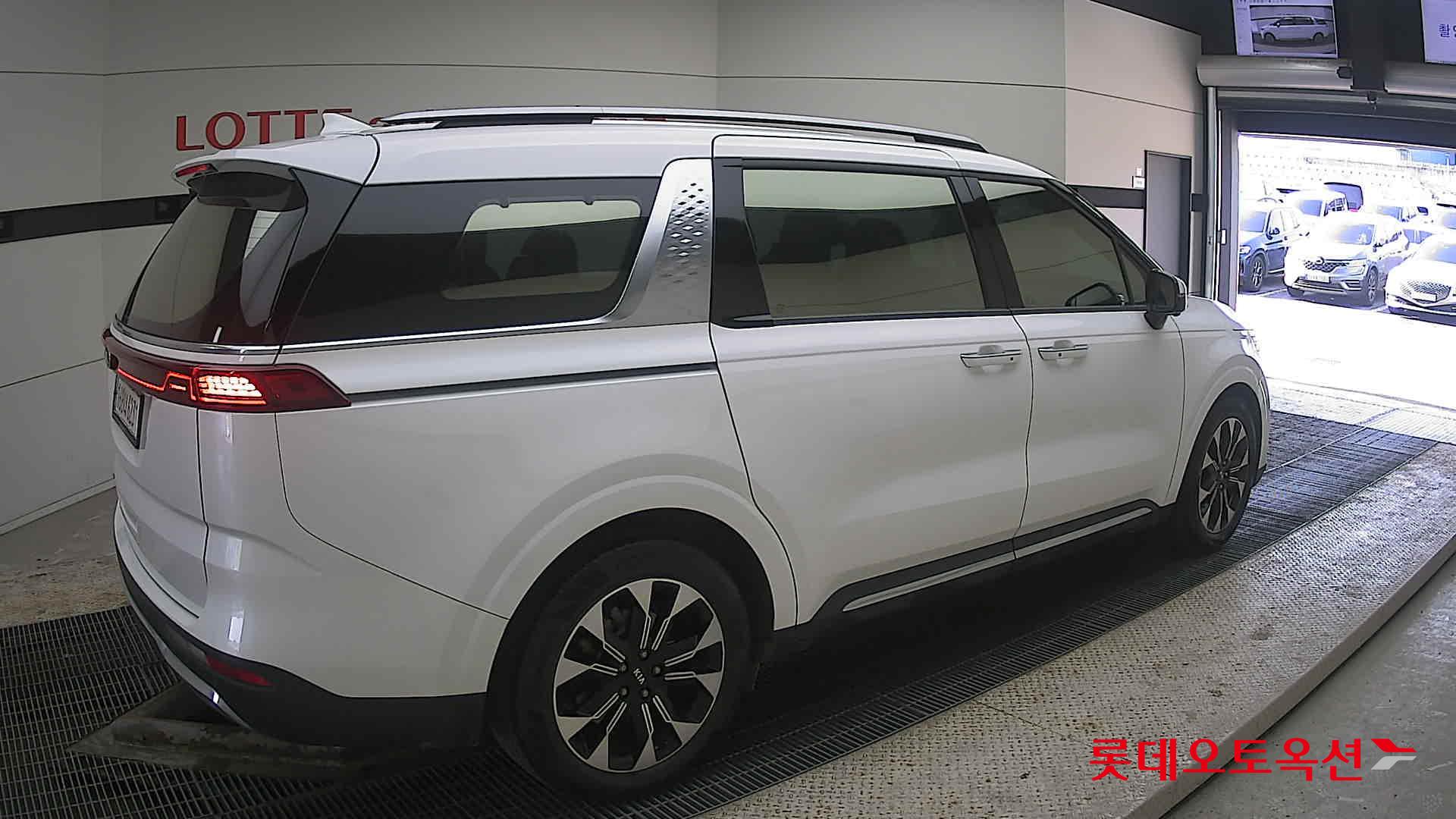 2021 - Kia CARNIVAL