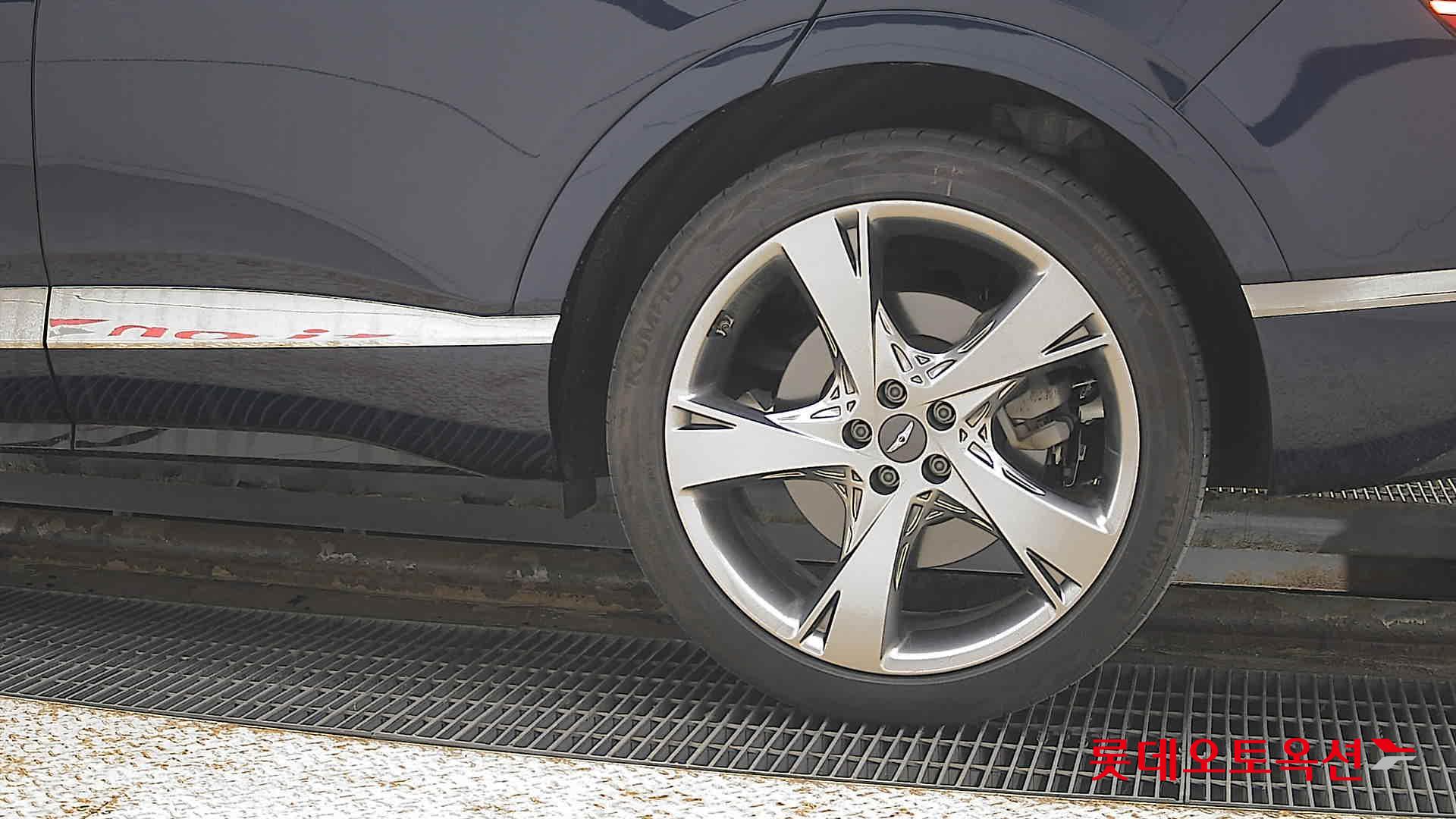 جينسس جي في 80