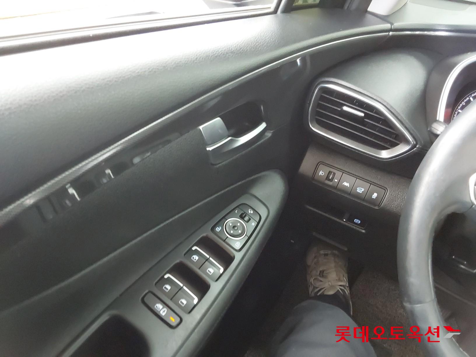 2021 - Hyundai SANTAFE