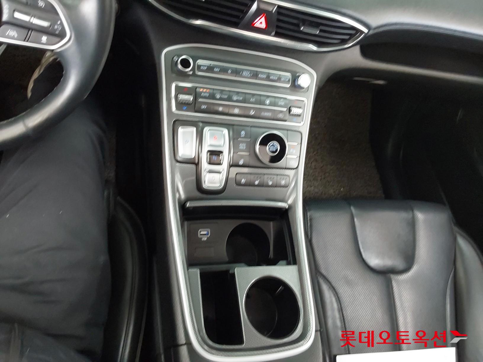 2021 - Hyundai SANTAFE