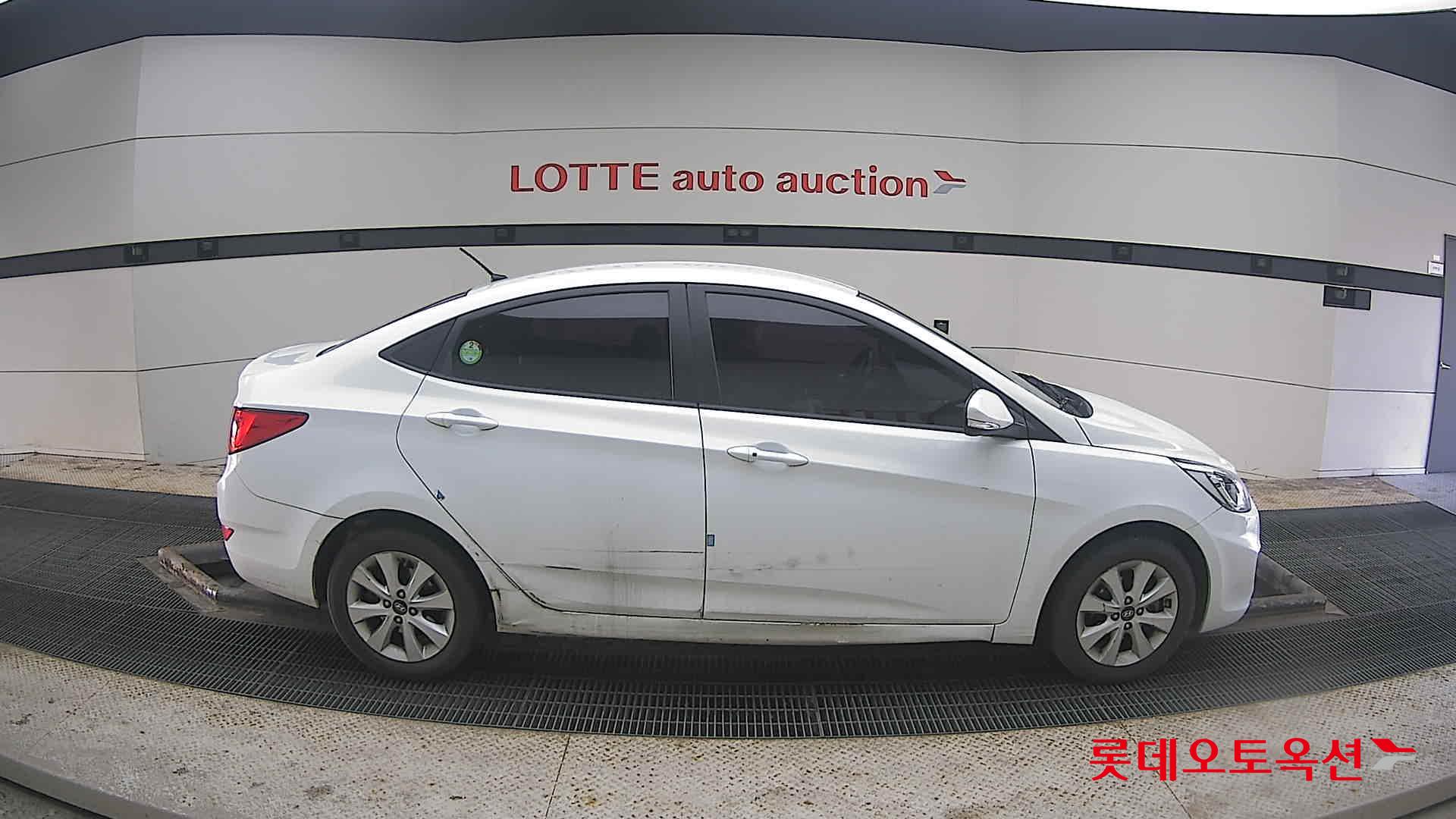 هيونداي أكسنت 2016 - صورة 21