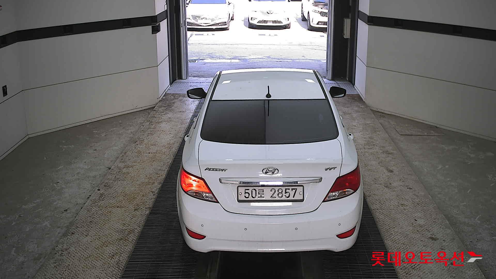 هيونداي أكسنت 2016 - صورة 17