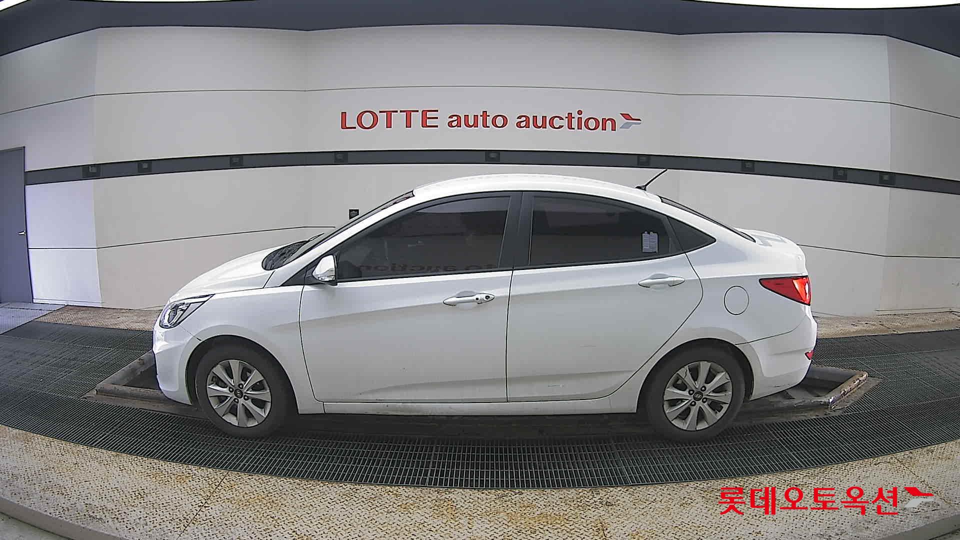 هيونداي أكسنت 2016 - صورة 13