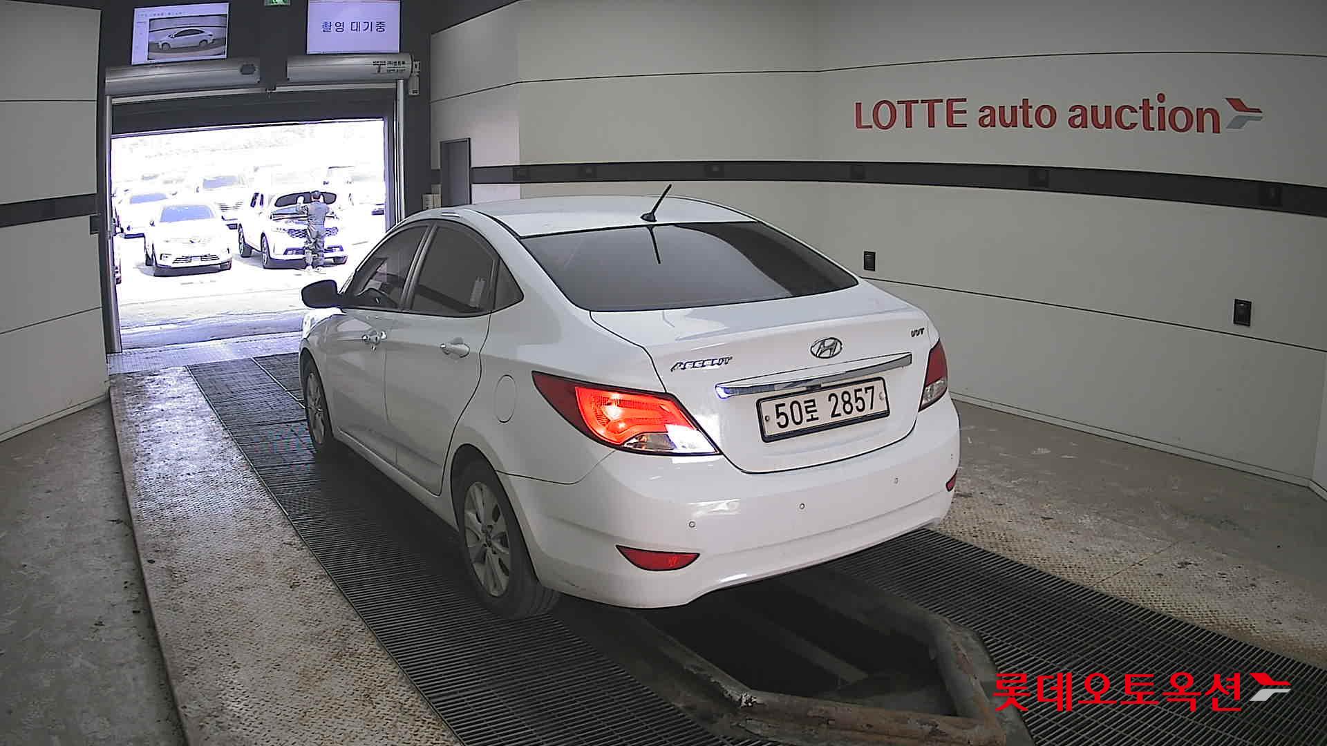 هيونداي أكسنت 2016 - صورة 16