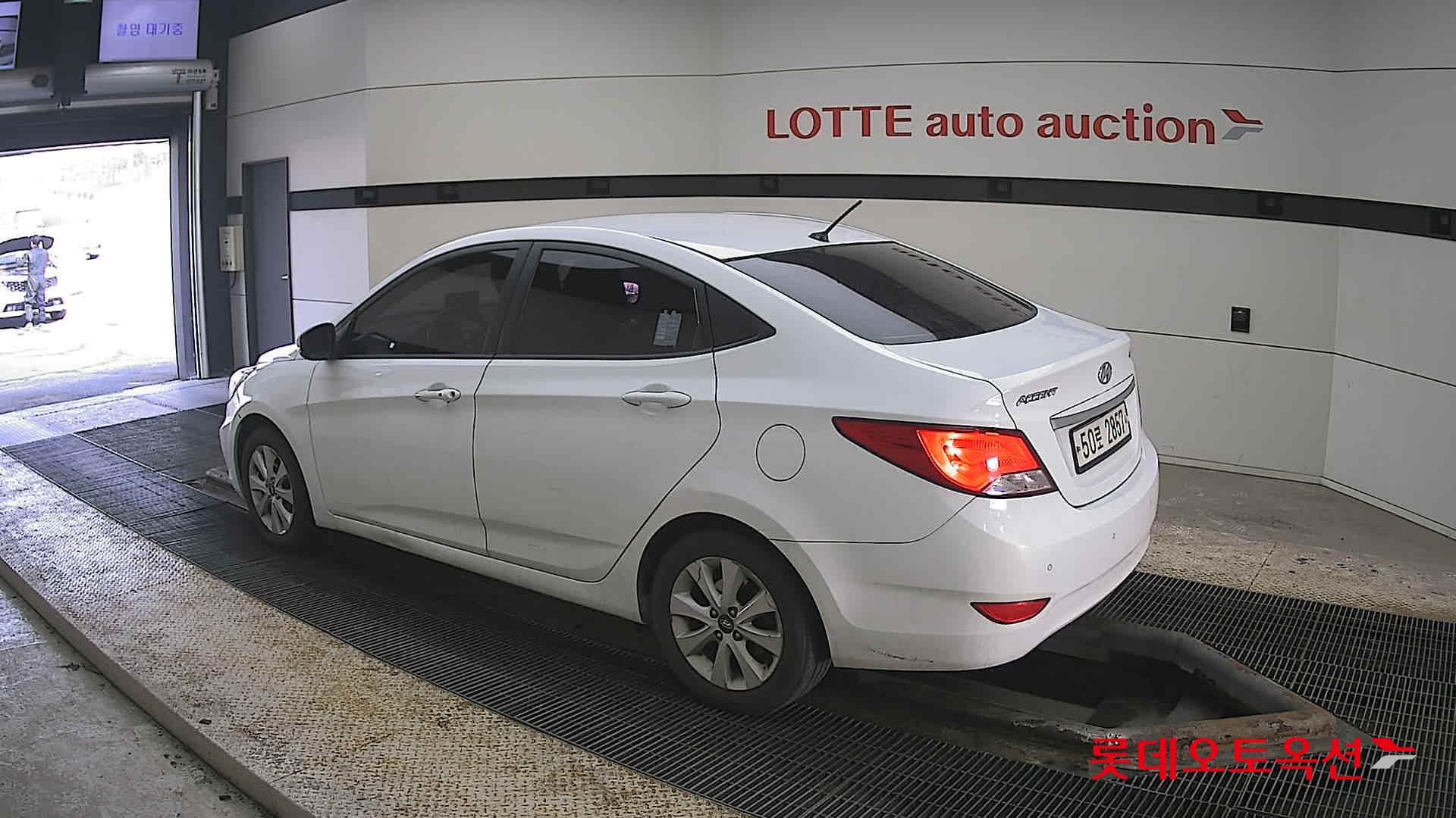 هيونداي أكسنت 2016 - صورة 15