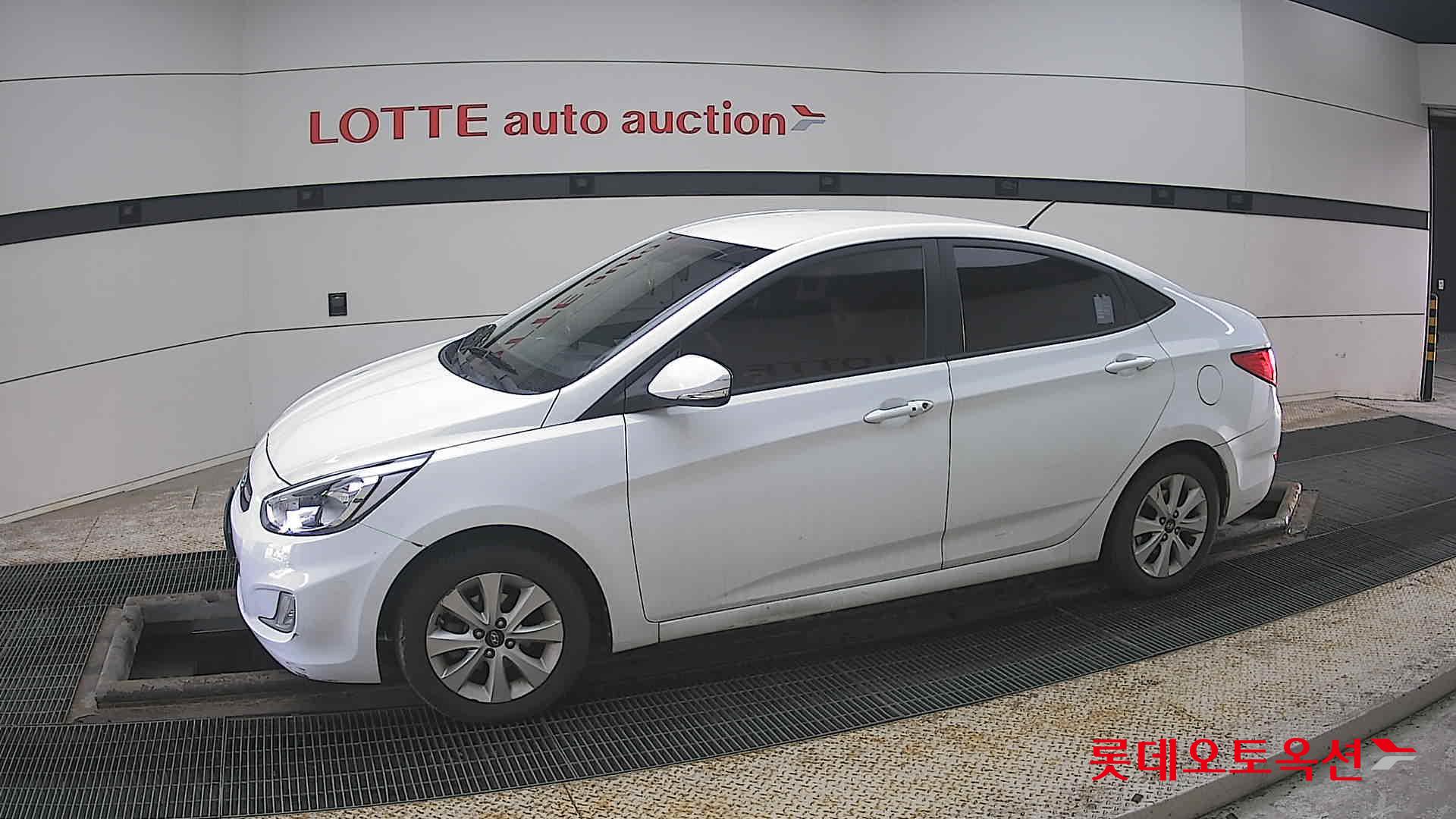 هيونداي أكسنت 2016 - صورة 12