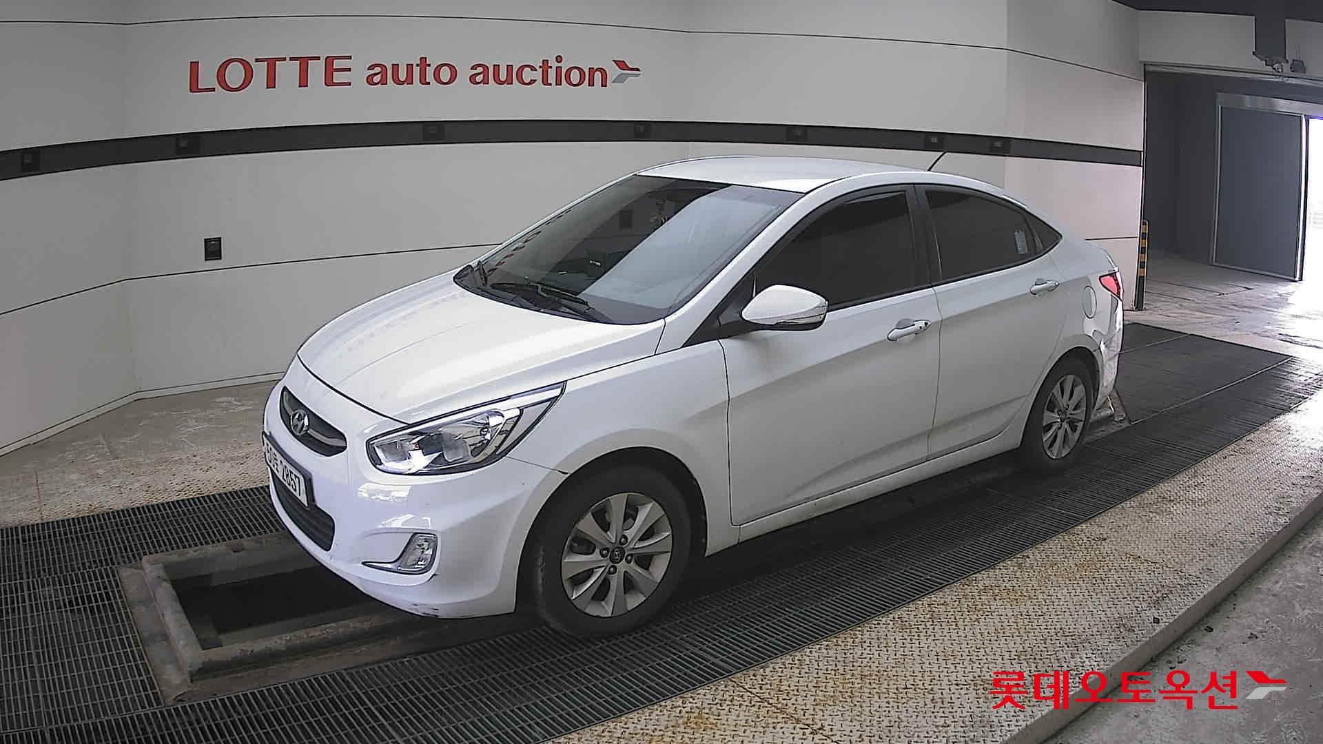 هيونداي أكسنت 2016 - صورة 11