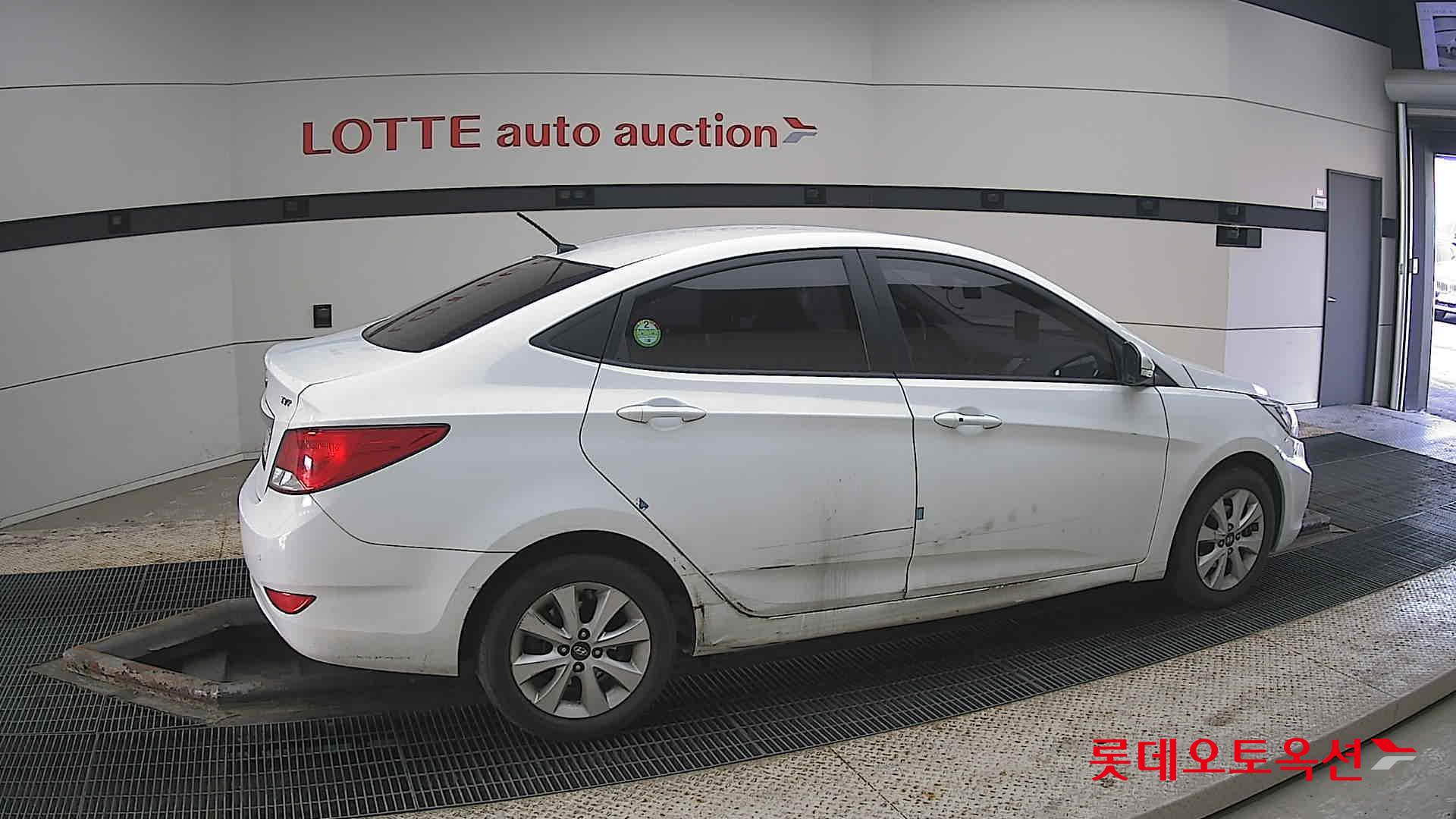 هيونداي أكسنت 2016 - صورة 20