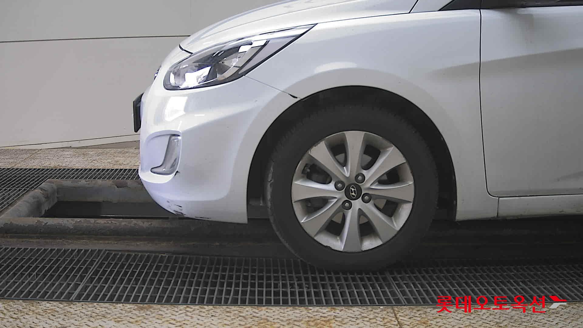 هيونداي أكسنت 2016 - صورة 25