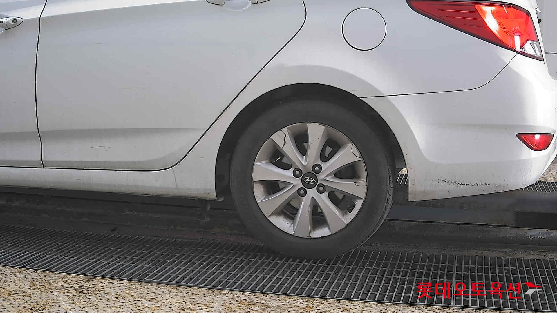 هيونداي أكسنت 2016 - صورة 26