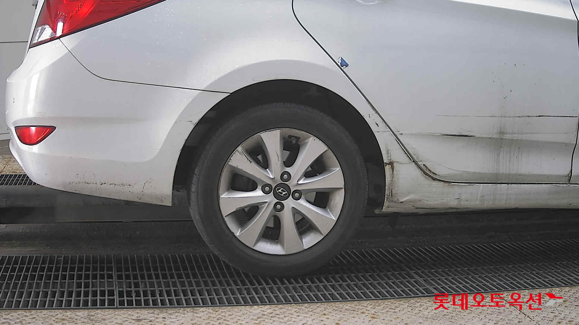 هيونداي أكسنت 2016 - صورة 28