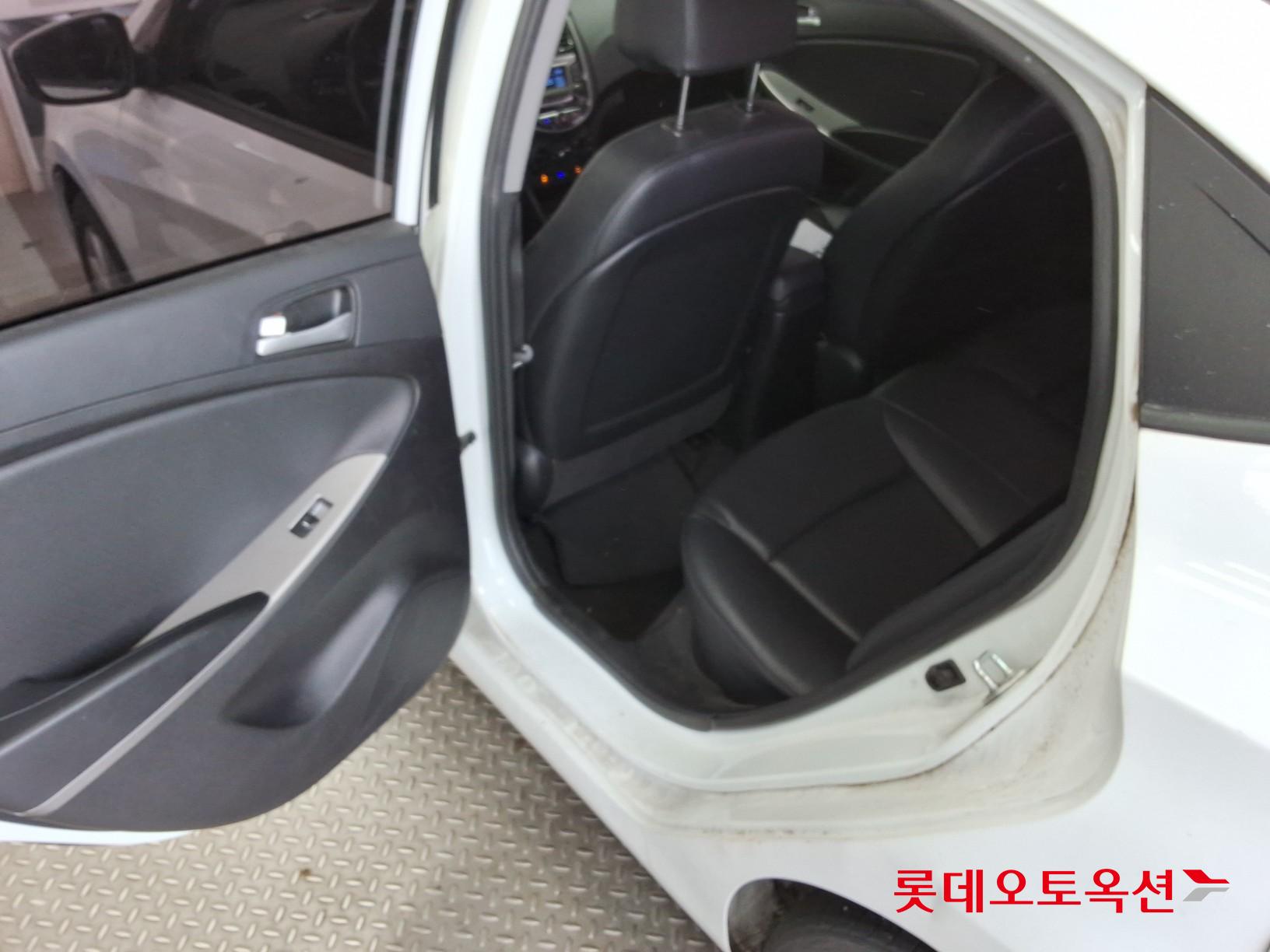 هيونداي أكسنت 2016 - صورة 37