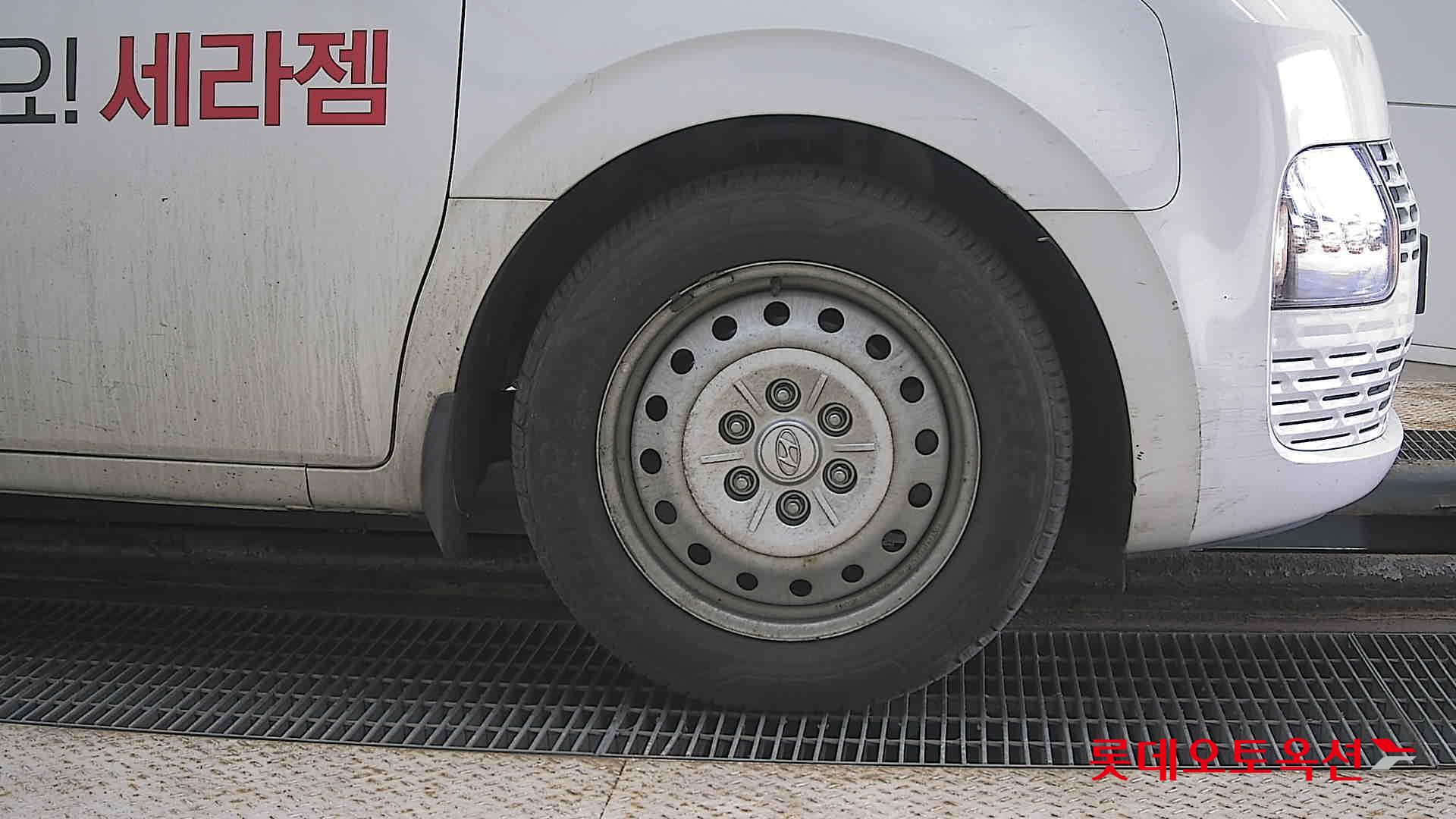 هيونداي ستاريا 2022 - صورة 27