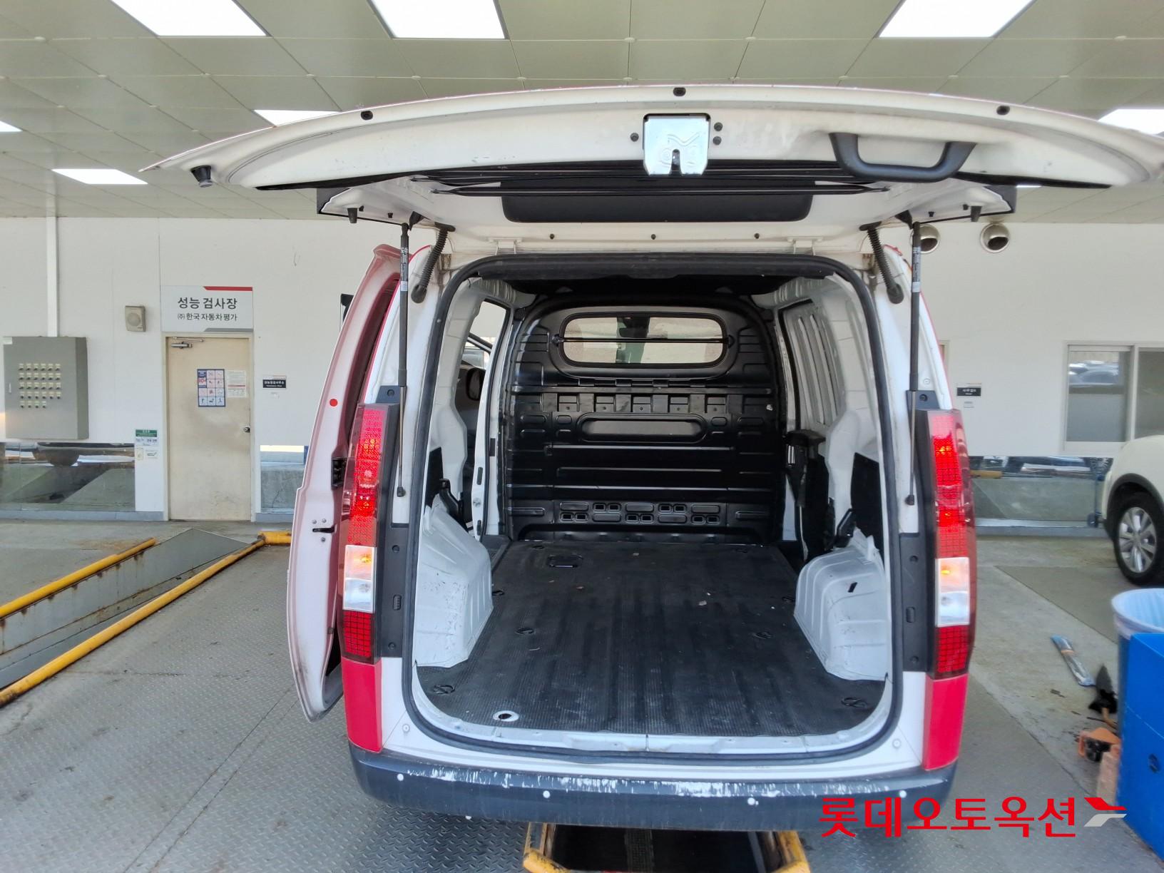 هيونداي ستاريا 2022 - صورة 9