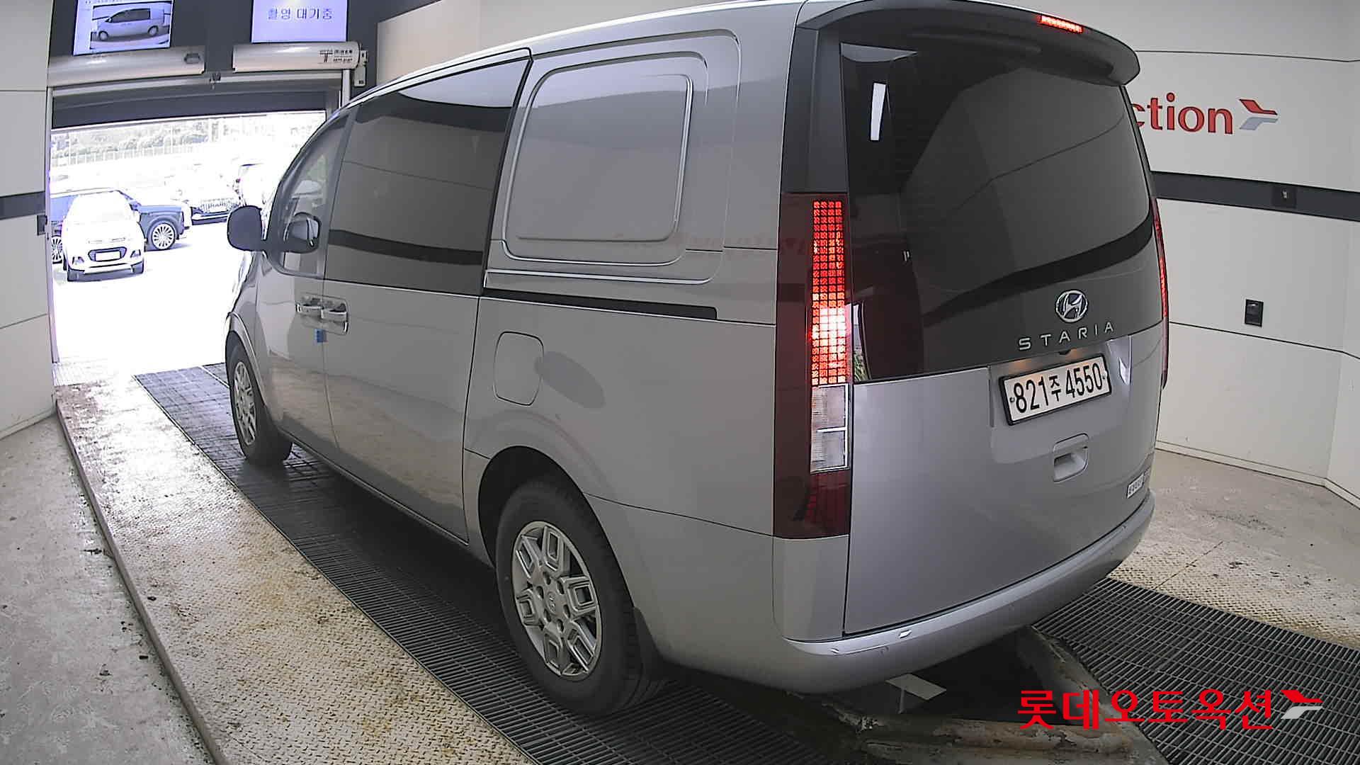 Hyundai Staria 2023 - Image 4