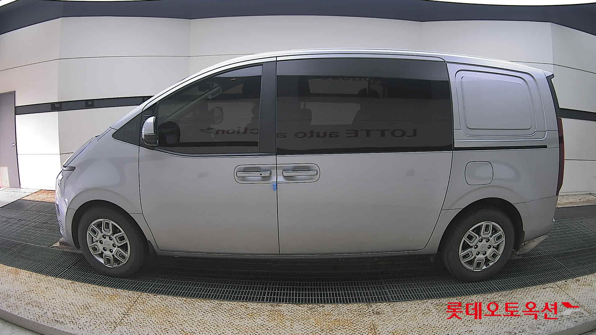 Hyundai Staria 2023 - Image 13