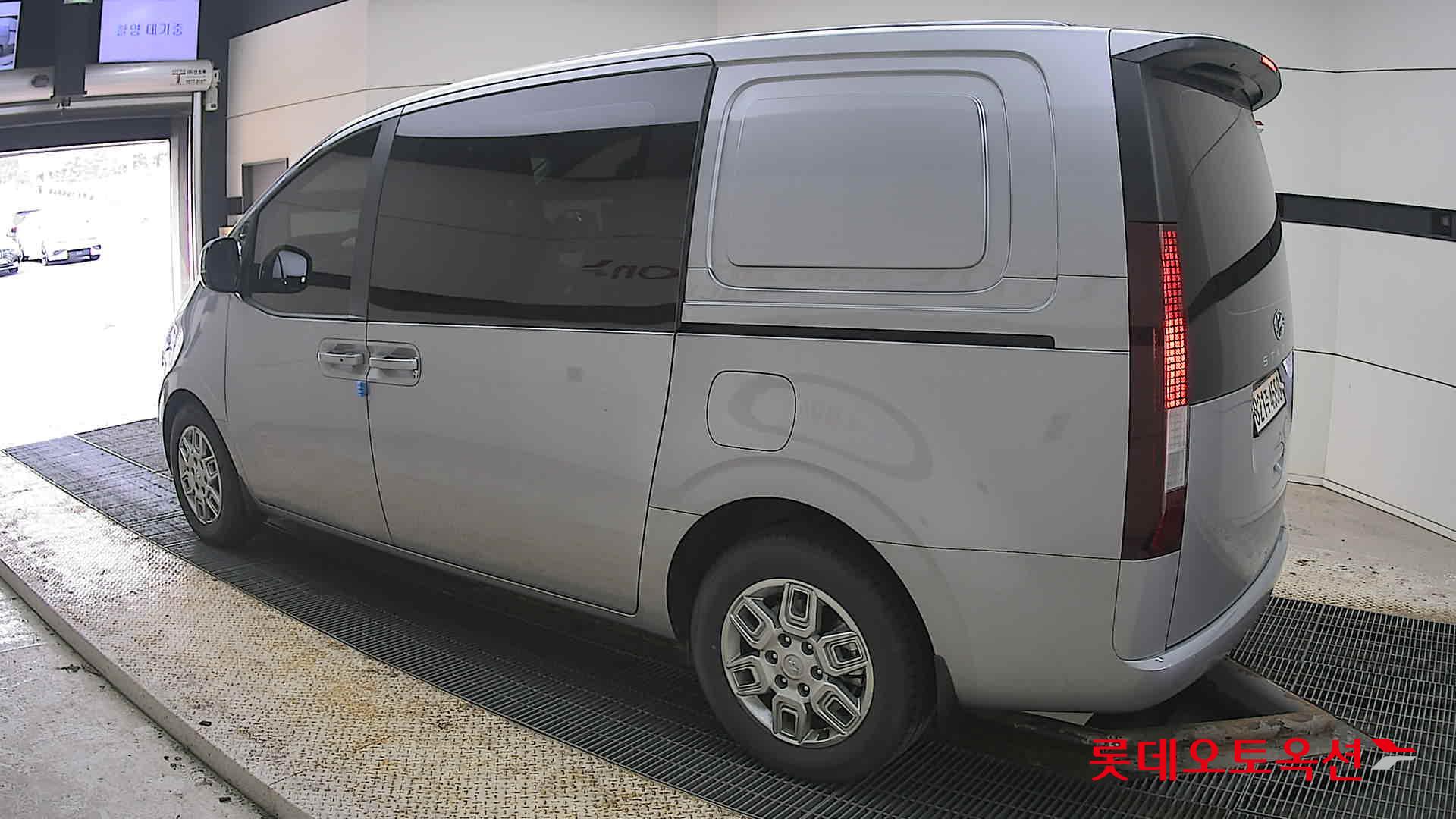 Hyundai Staria 2023 - Image 15